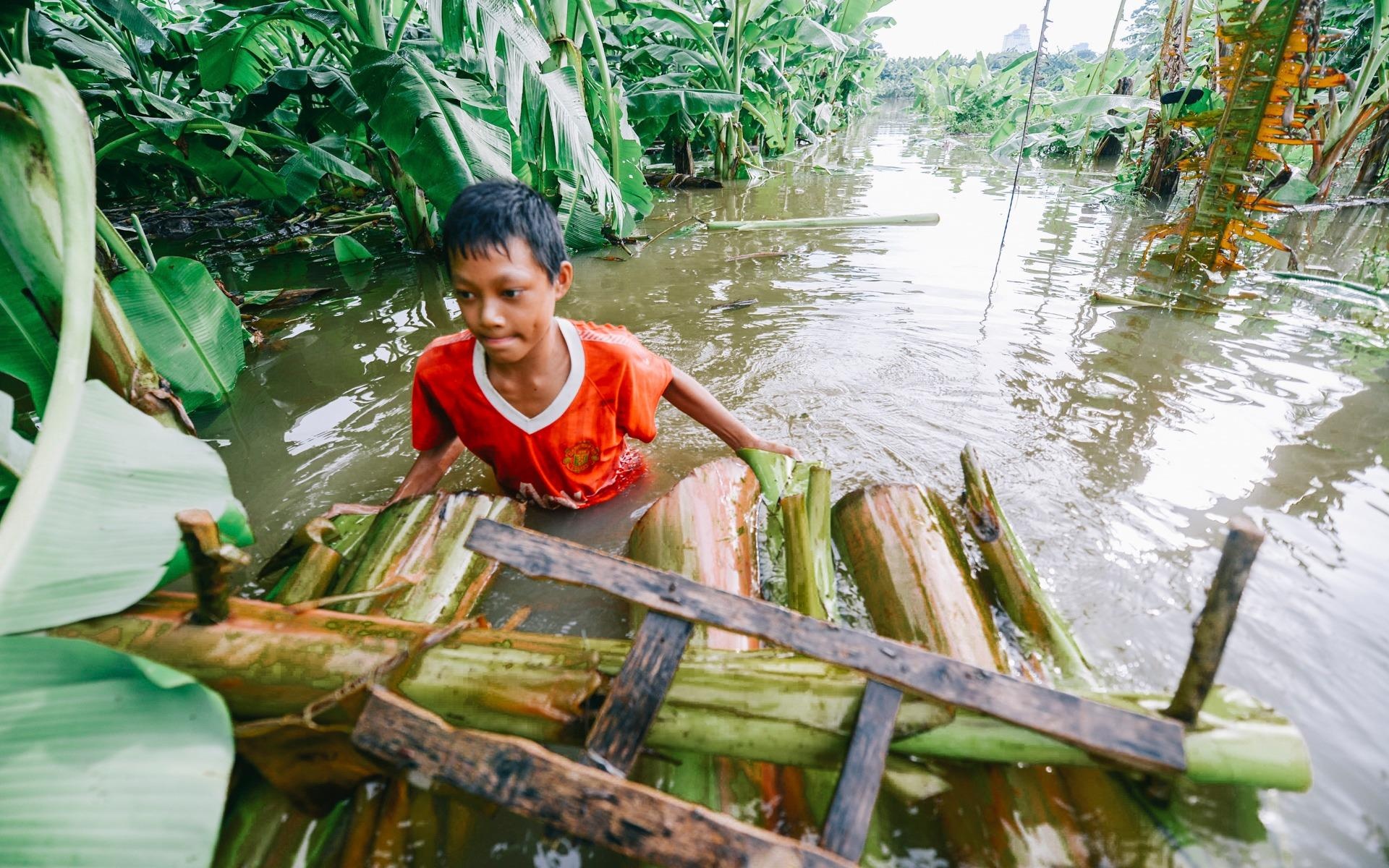 Cuoc song o oc dao Ha Noi nhung ngay nuoc len hinh anh