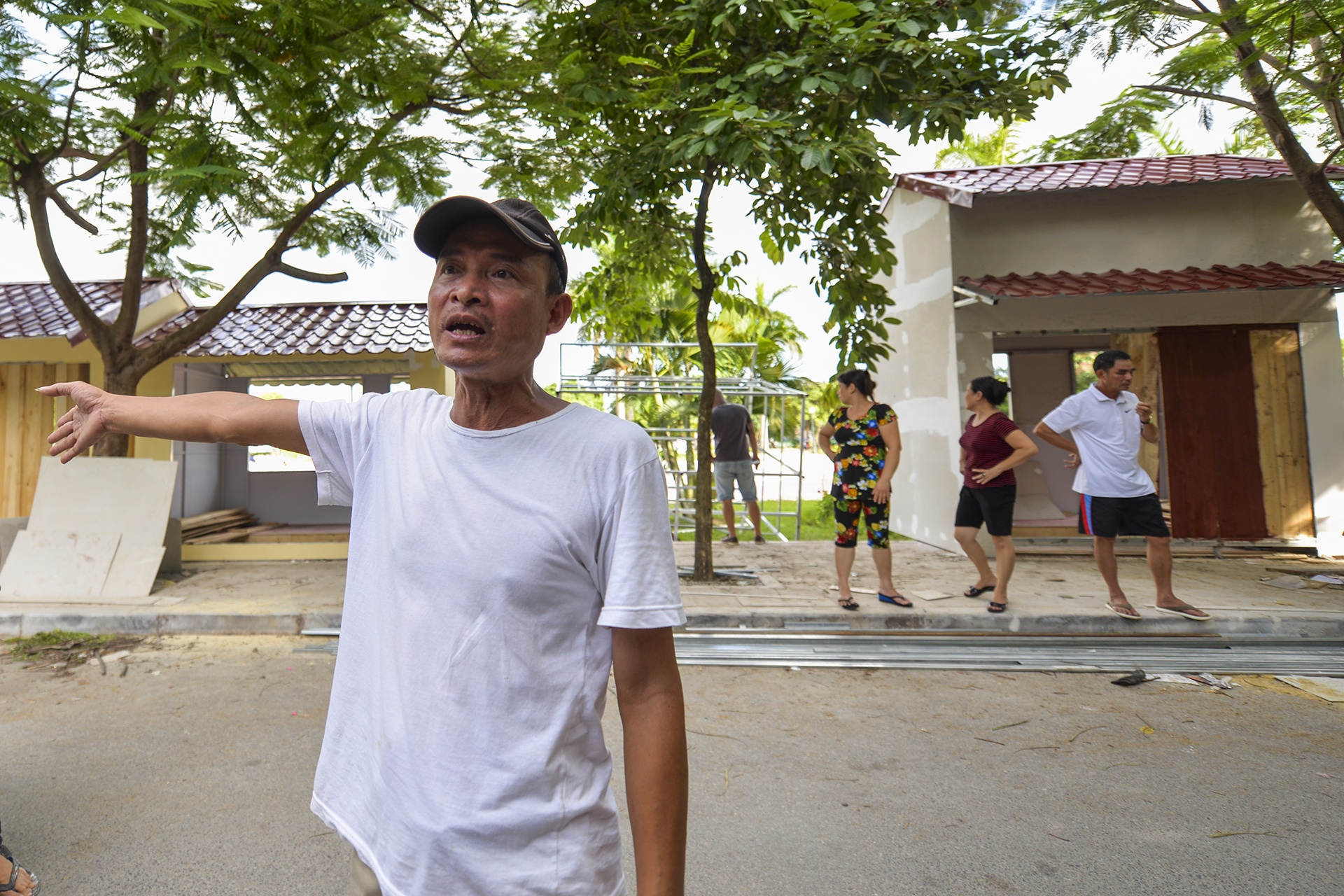 Cac gian hang o pho di bo Trinh Cong Son phai thao do vi dan phan doi hinh anh