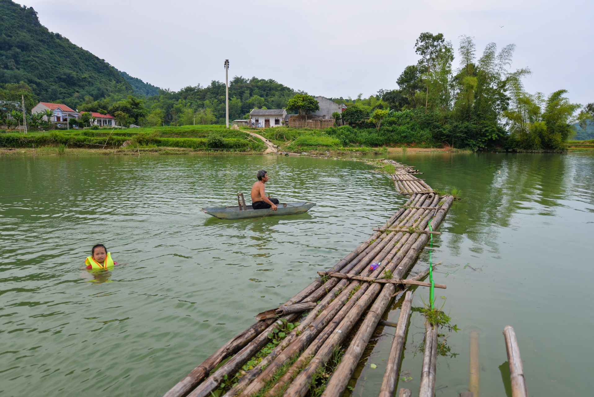 cau tre tam o Lang Son anh 2