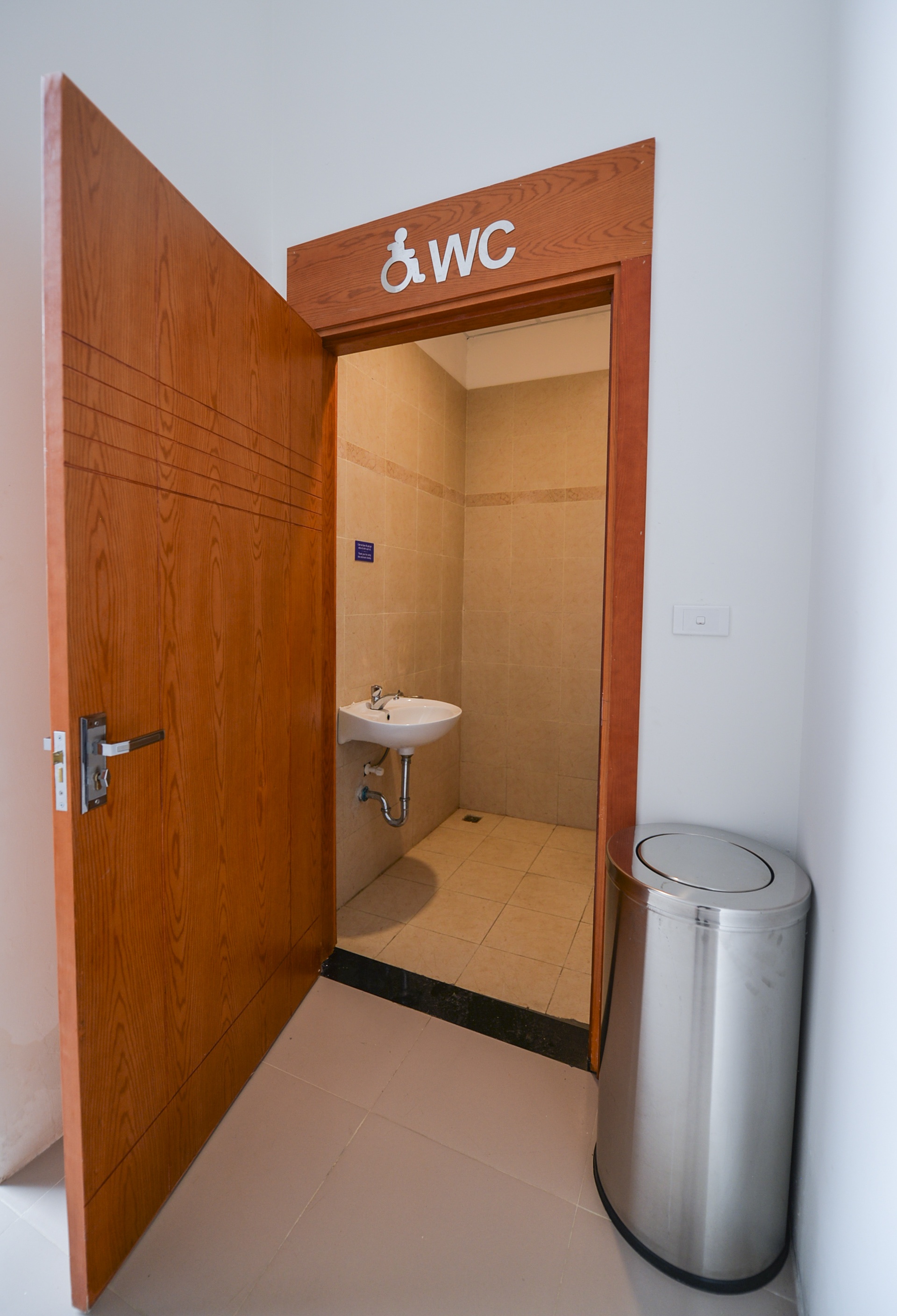 toa nha the ky DH kinh te quoc dan anh 14