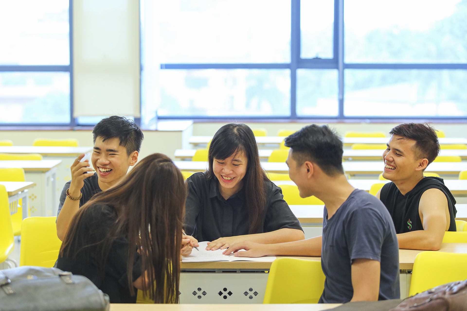 toa nha the ky DH kinh te quoc dan anh 17