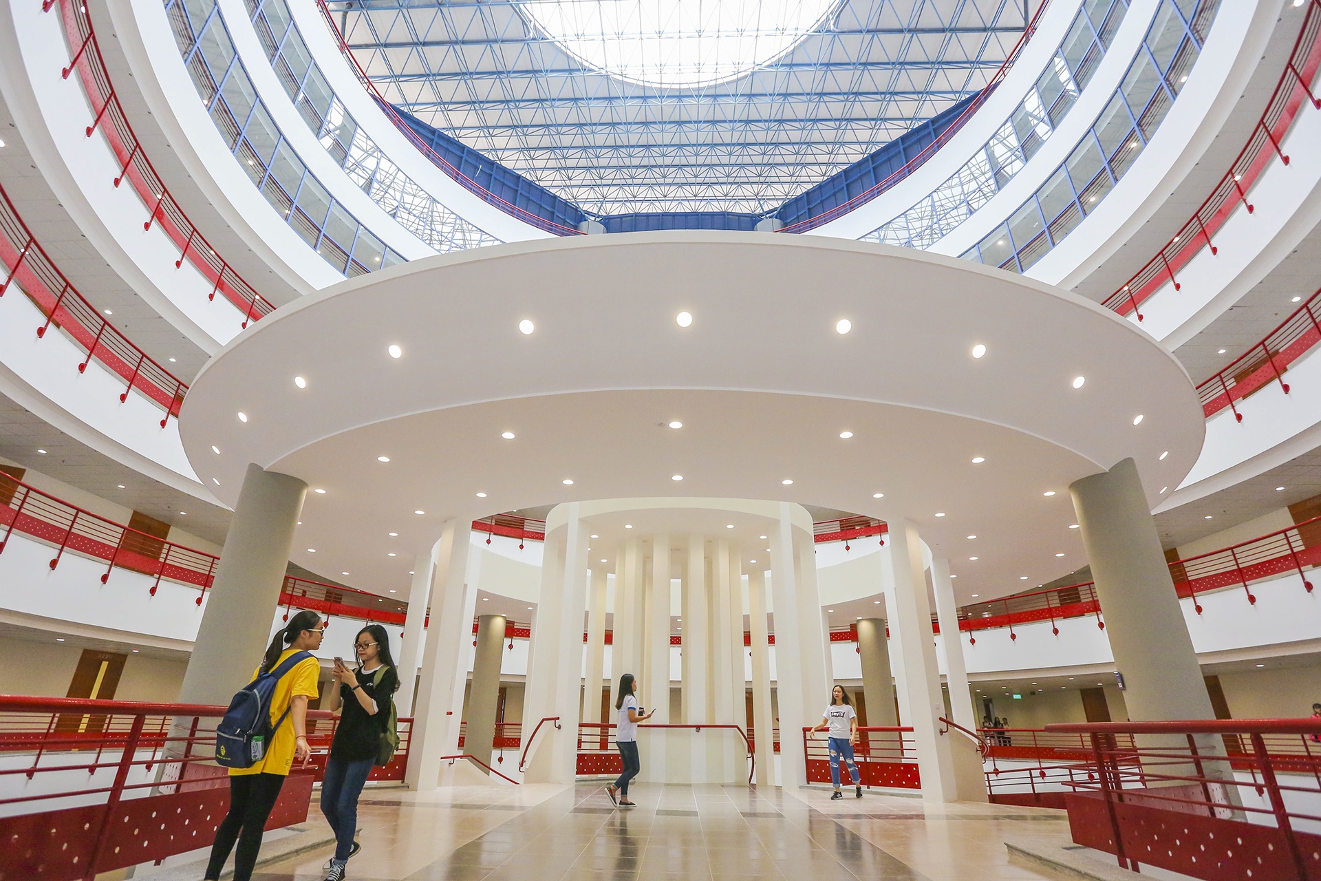 Giang duong dai hoc hang dau Viet Nam hinh anh