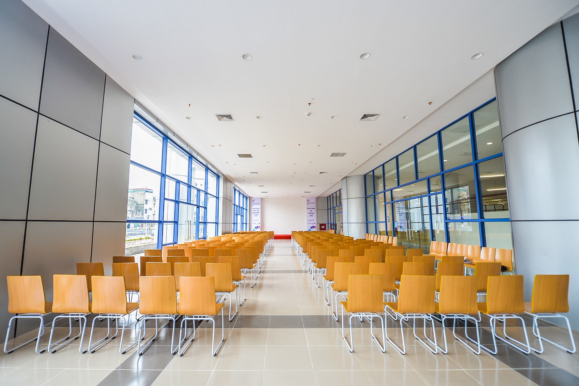 toa nha the ky DH kinh te quoc dan anh 8