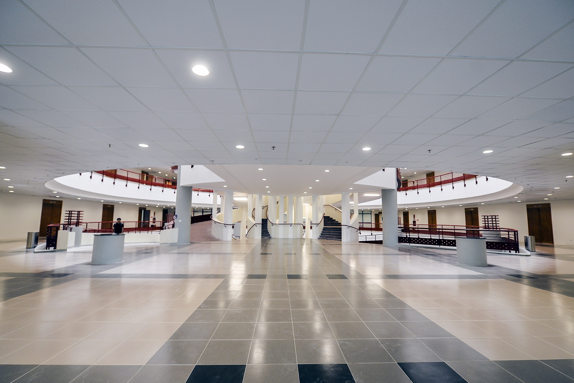 toa nha the ky DH kinh te quoc dan anh 3