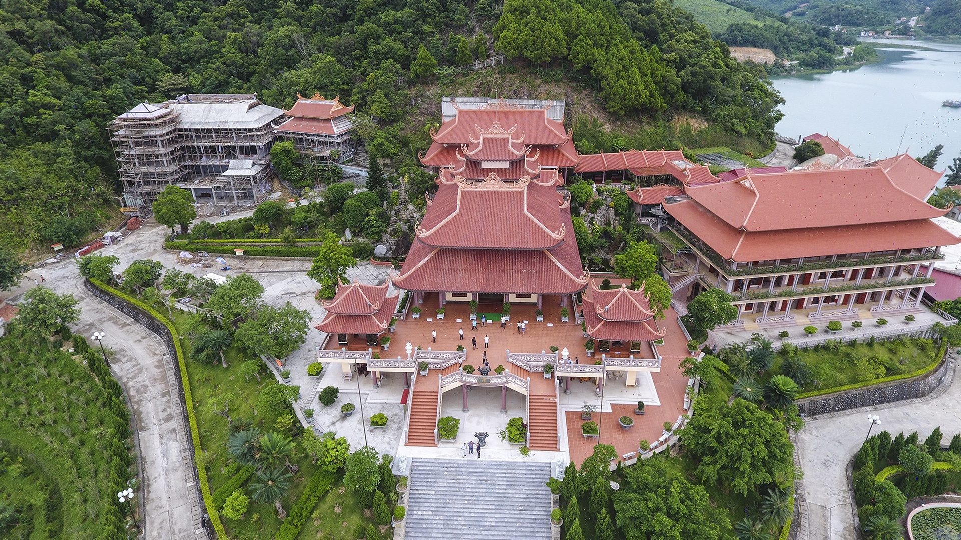 Ngoi chua ven bien dep nhat Quang Ninh hinh anh