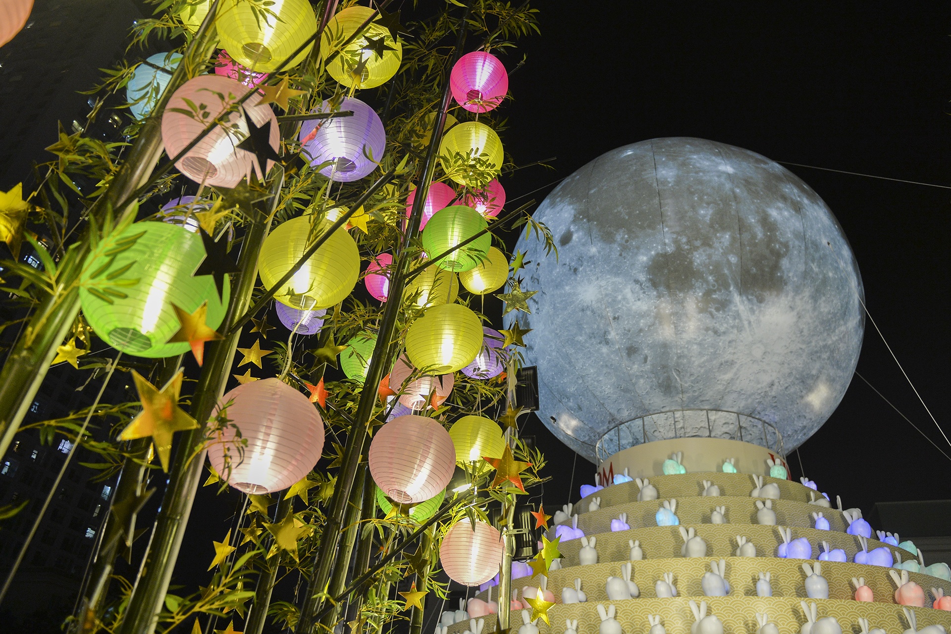 Tho Ngoc nhay mua ben 'sieu trang' o Ha Noi hinh anh