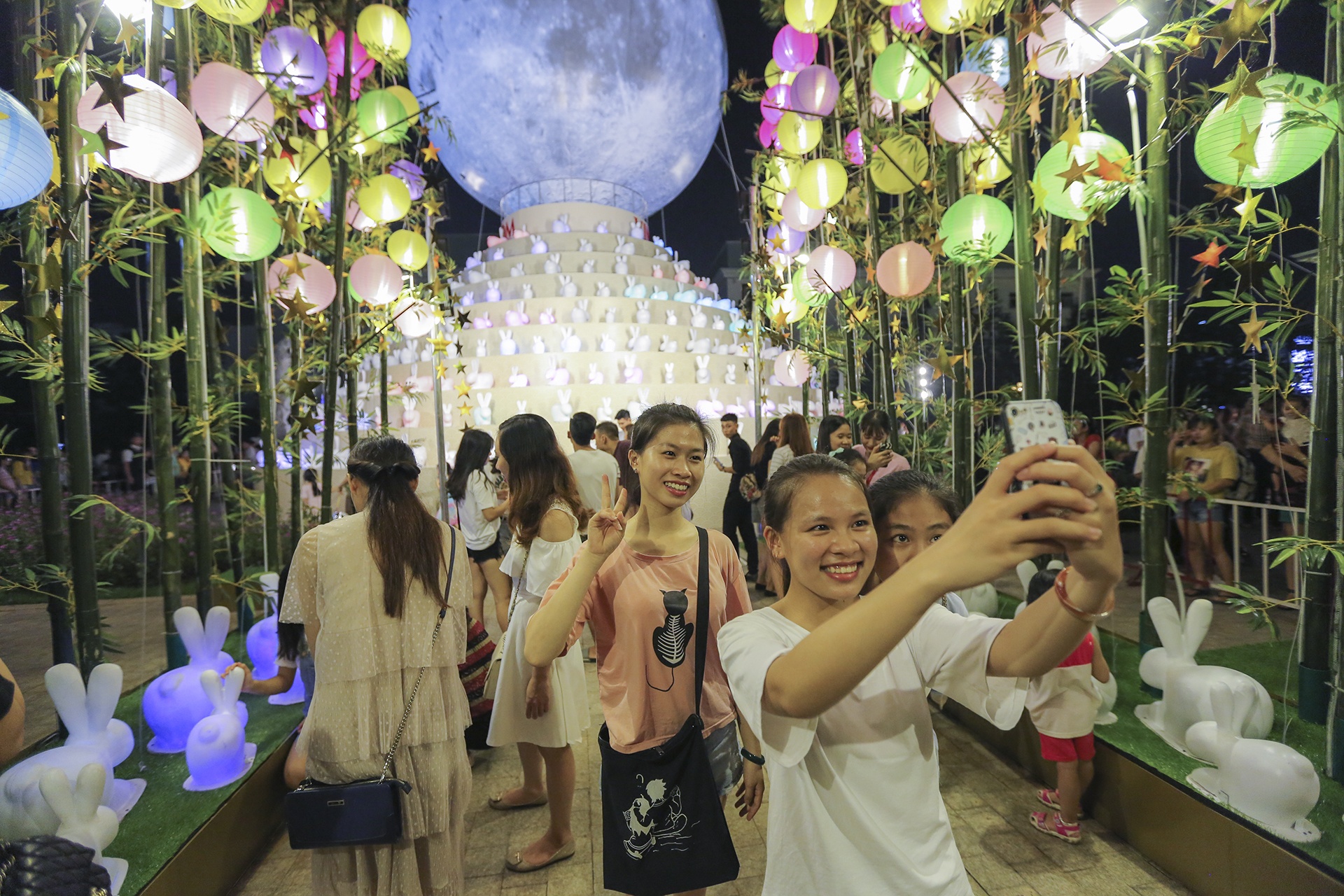 Ngam &lsquo;sieu trang&rsquo; lan dau tien xuat hien o Ha Noi anh 10