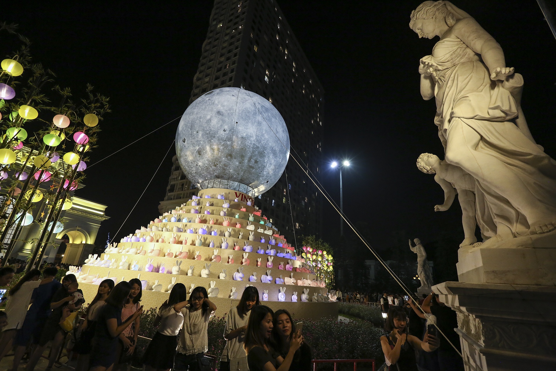Ngam &lsquo;sieu trang&rsquo; lan dau tien xuat hien o Ha Noi anh 12