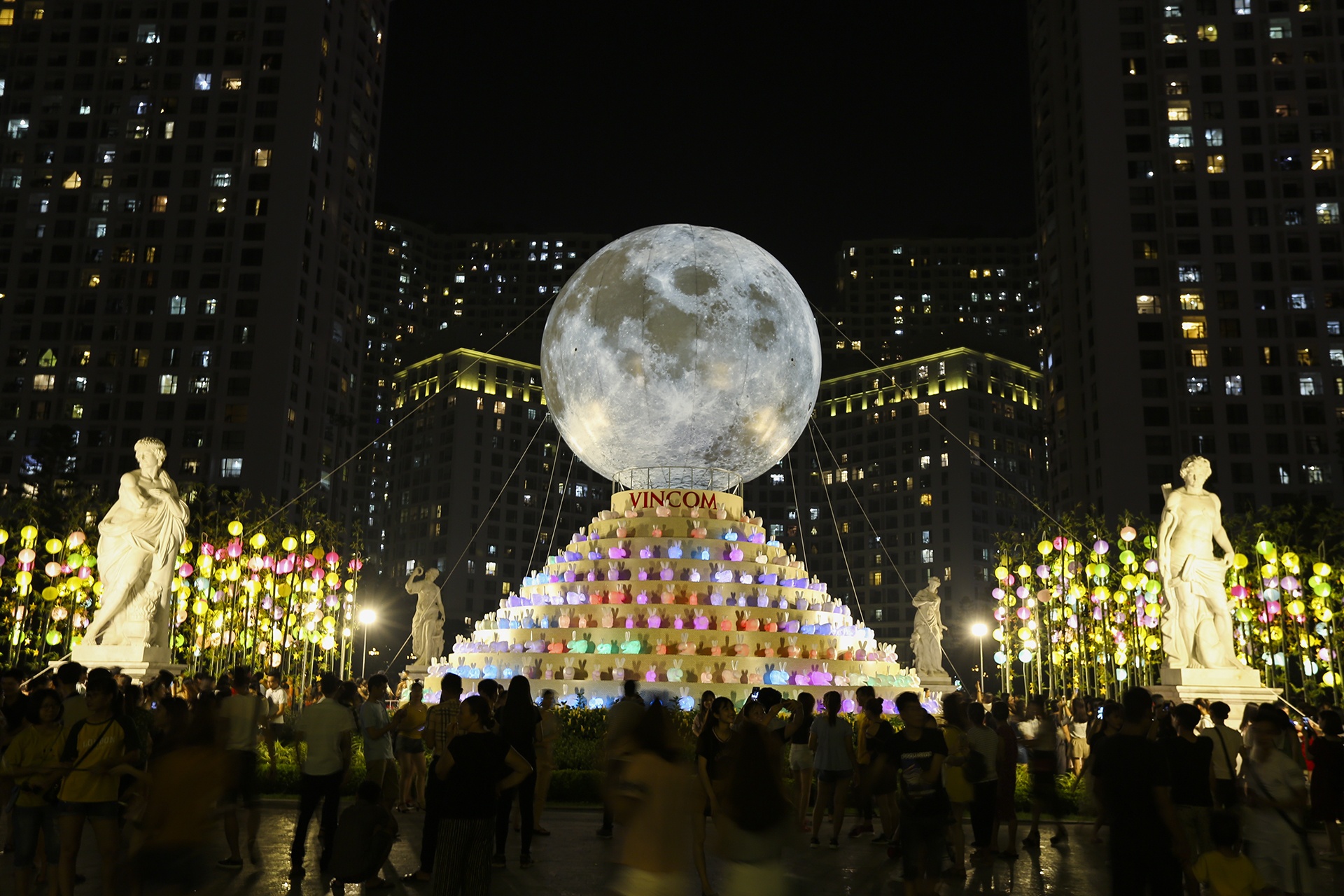 Ngam &lsquo;sieu trang&rsquo; lan dau tien xuat hien o Ha Noi anh 6