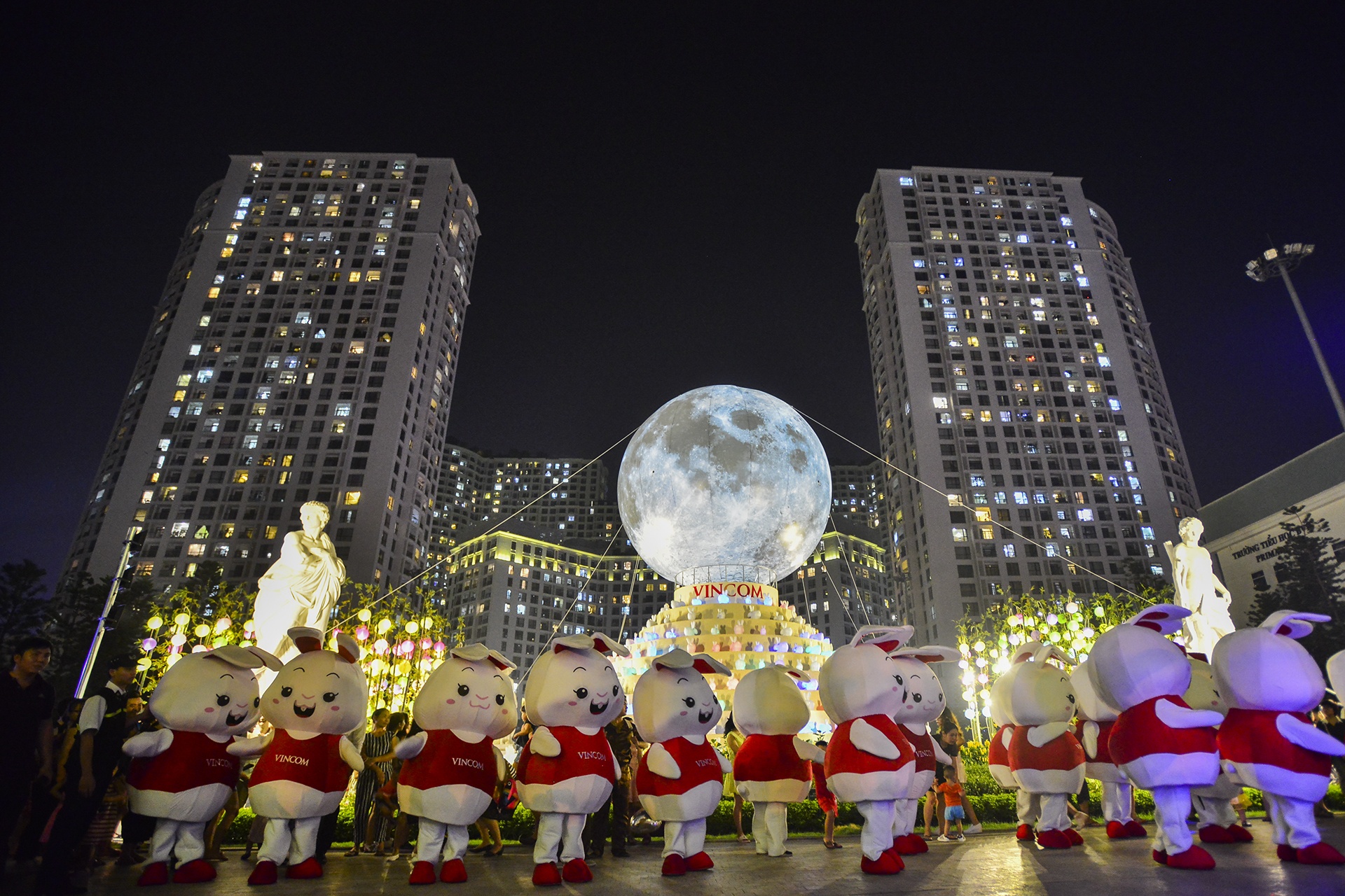 Ngam &lsquo;sieu trang&rsquo; lan dau tien xuat hien o Ha Noi anh 8