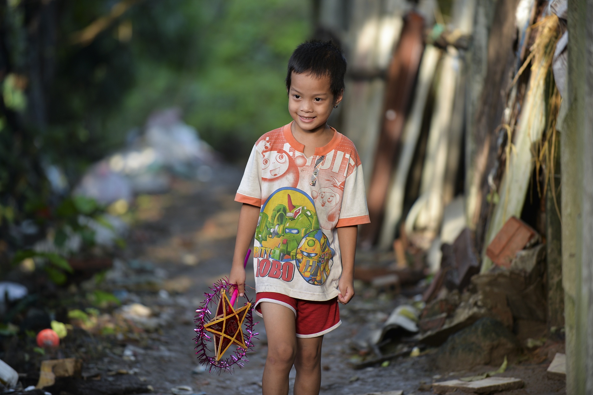 Hoa hau Do My Linh trao qua Trung thu anh 11