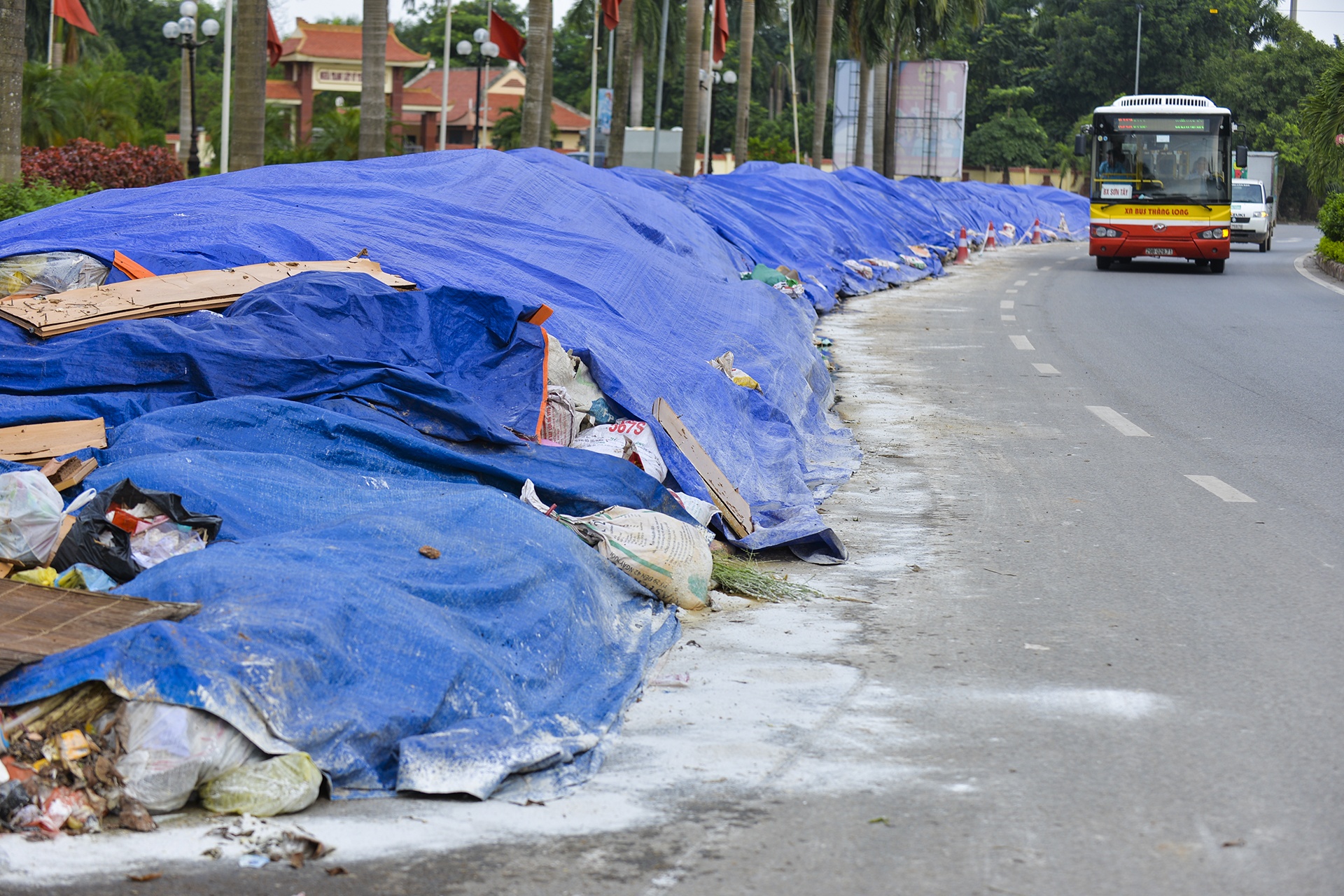 Rac bua vay thi xa Son Tay anh 1