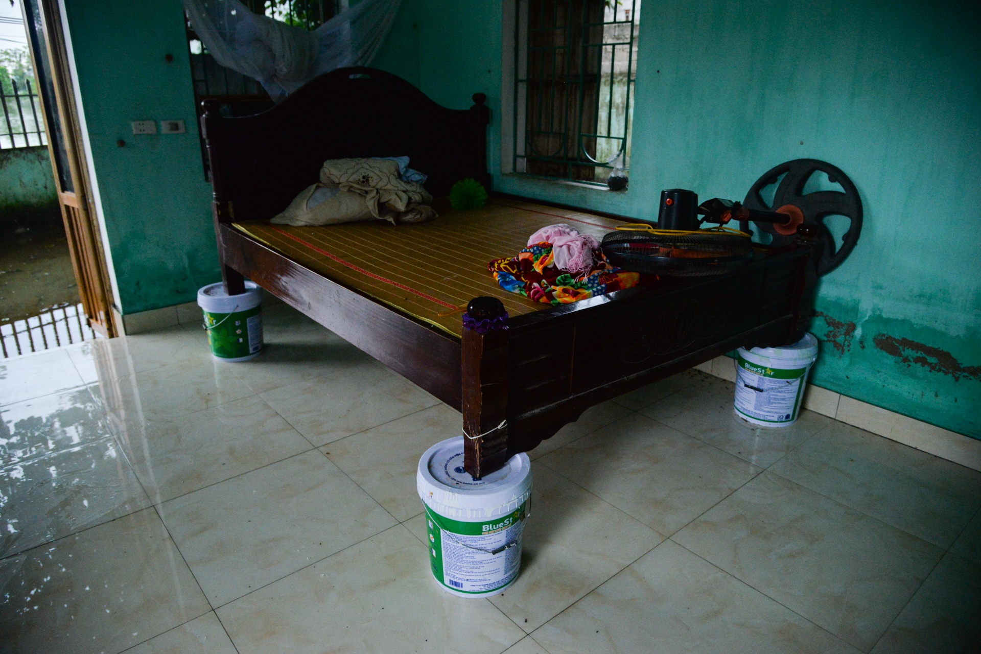 nguoi dan don dep sau lu anh 12