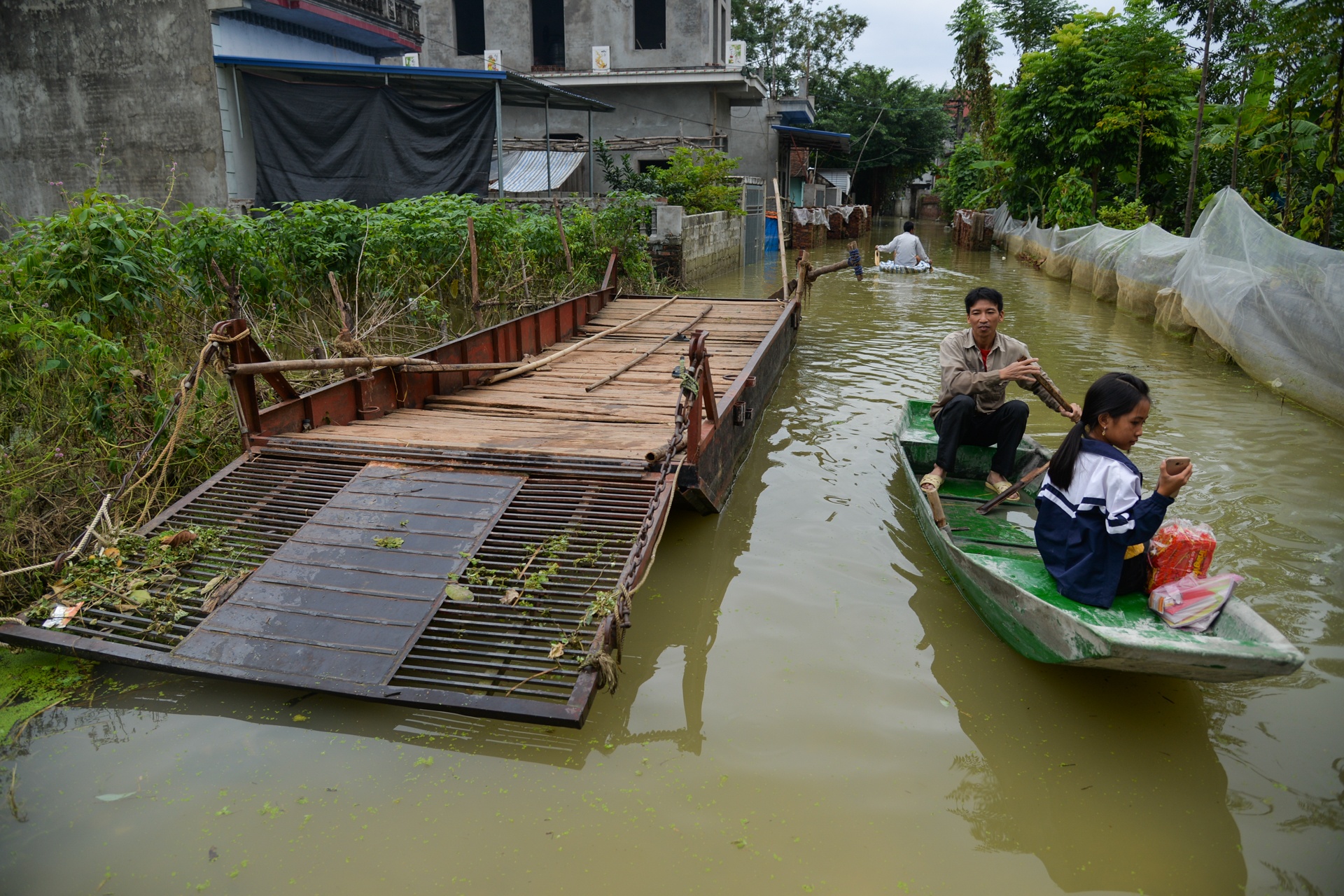 nguoi dan don dep sau lu anh 15