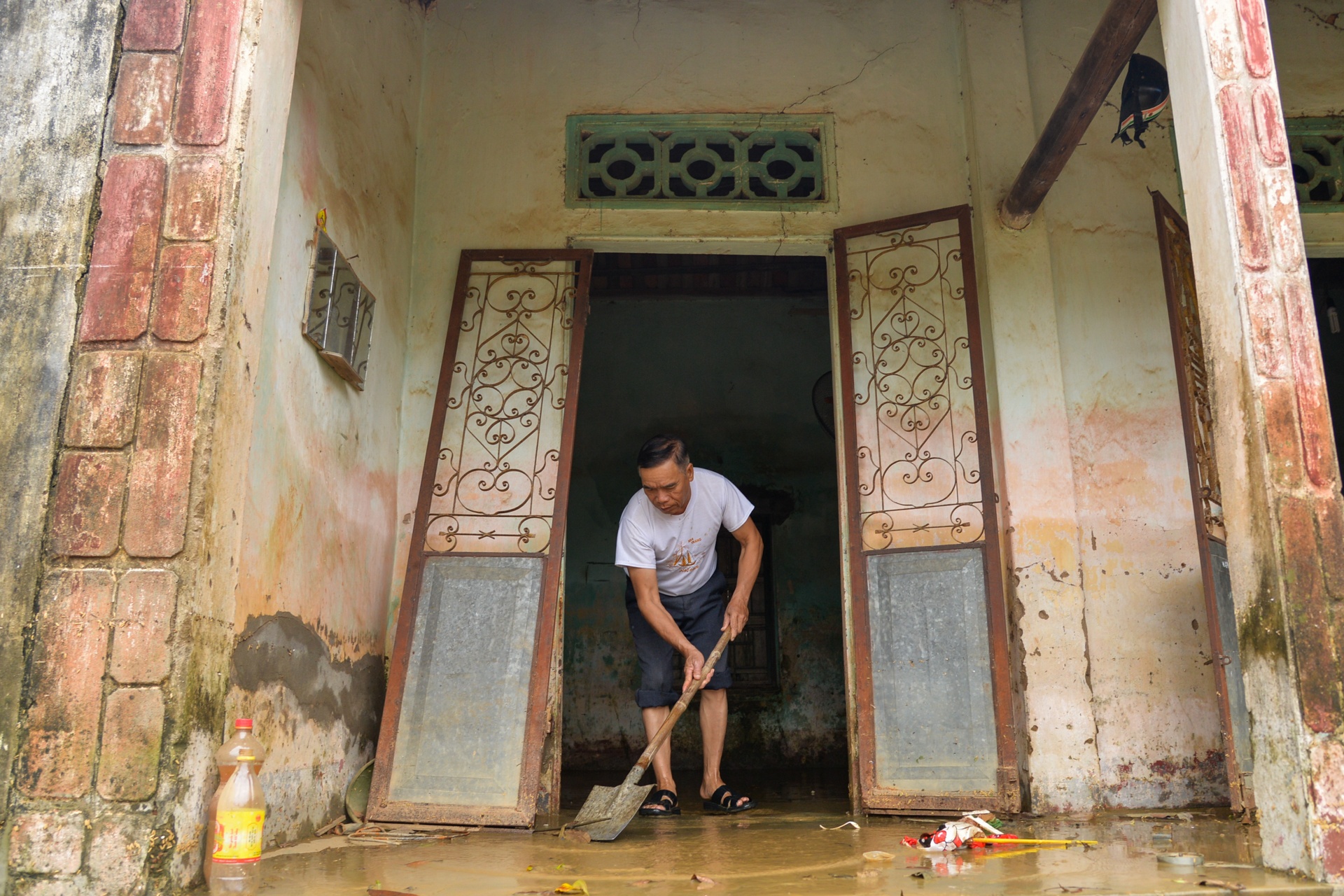 nguoi dan don dep sau lu anh 9