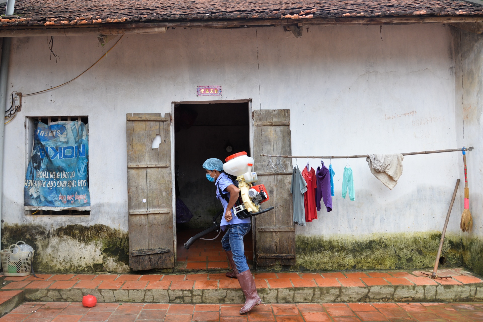 rac voi bot khu trung sau mua lu anh 11