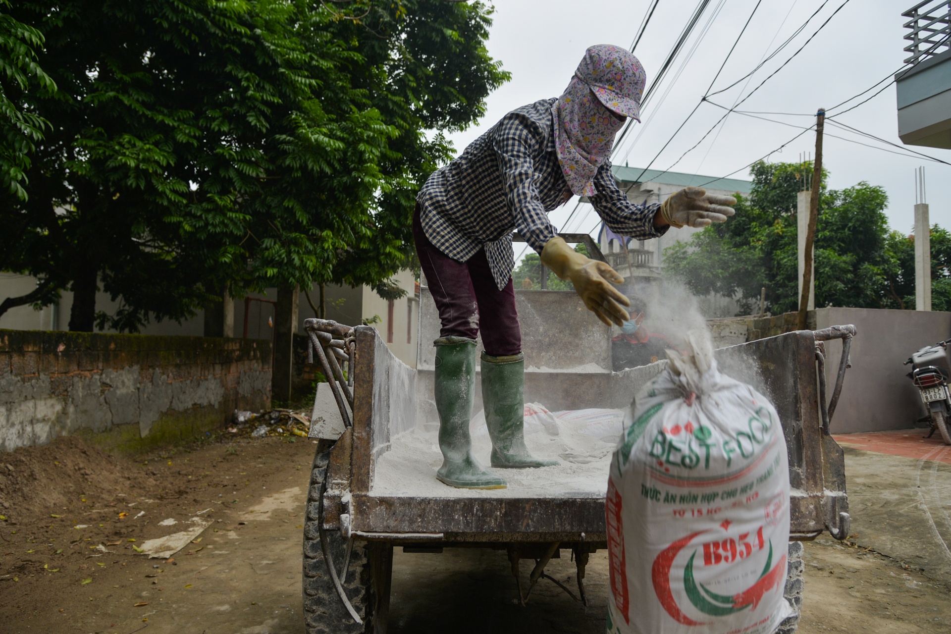 rac voi bot khu trung sau mua lu anh 12