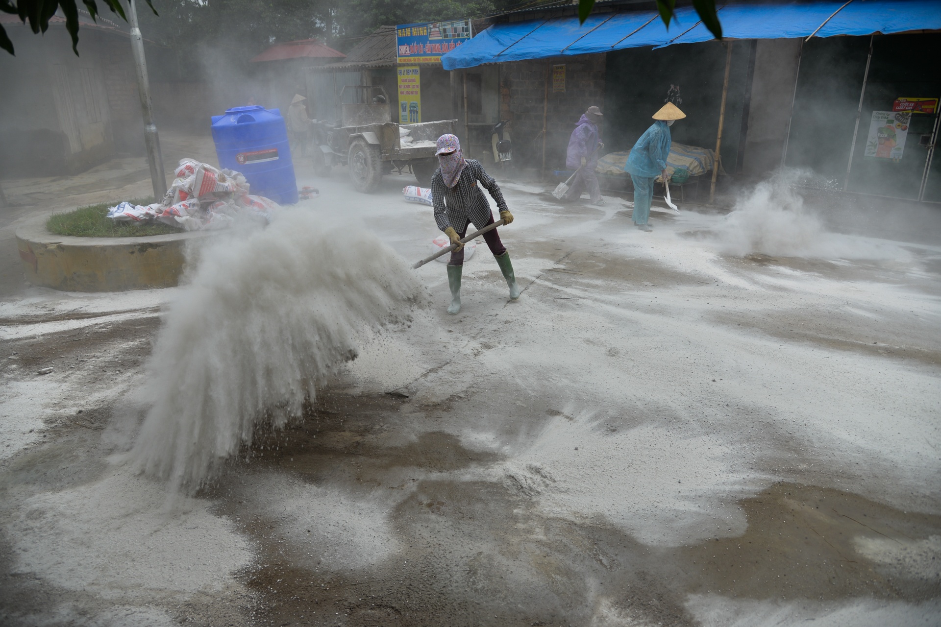 rac voi bot khu trung sau mua lu anh 1