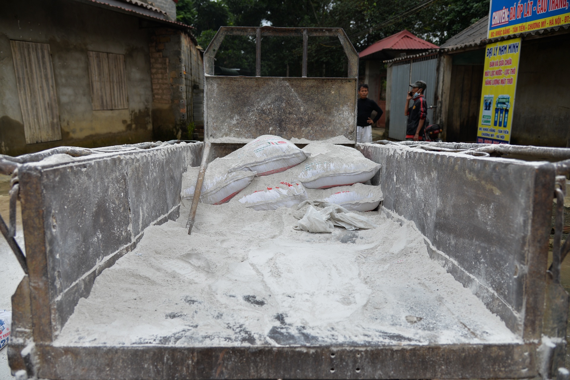 rac voi bot khu trung sau mua lu anh 2