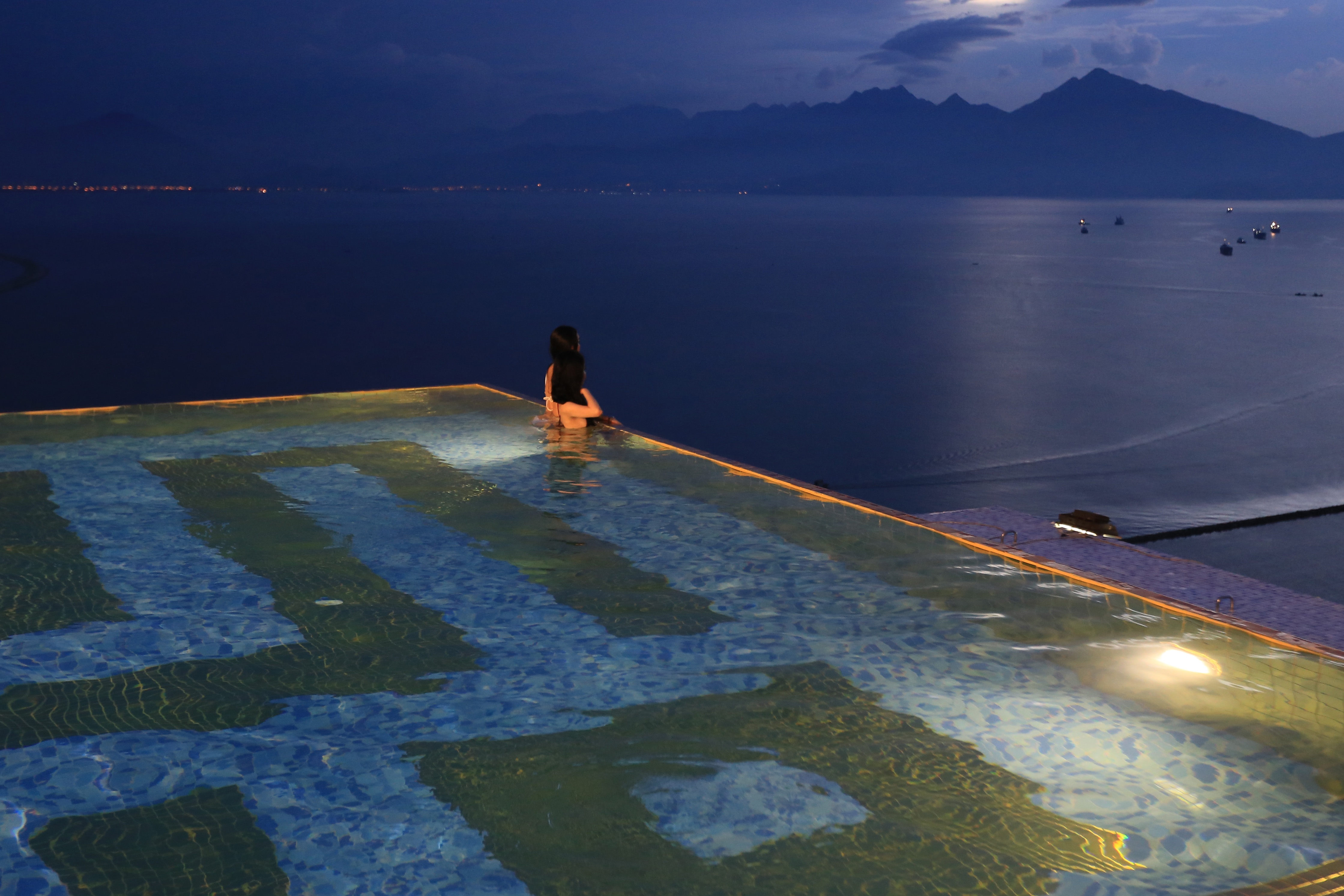 Đội Pháp trình diễn pháo hoa tại Đà Nẵng ảnh 1 Doi Phap trinh dien phao hoa tai Da Nang anh 1