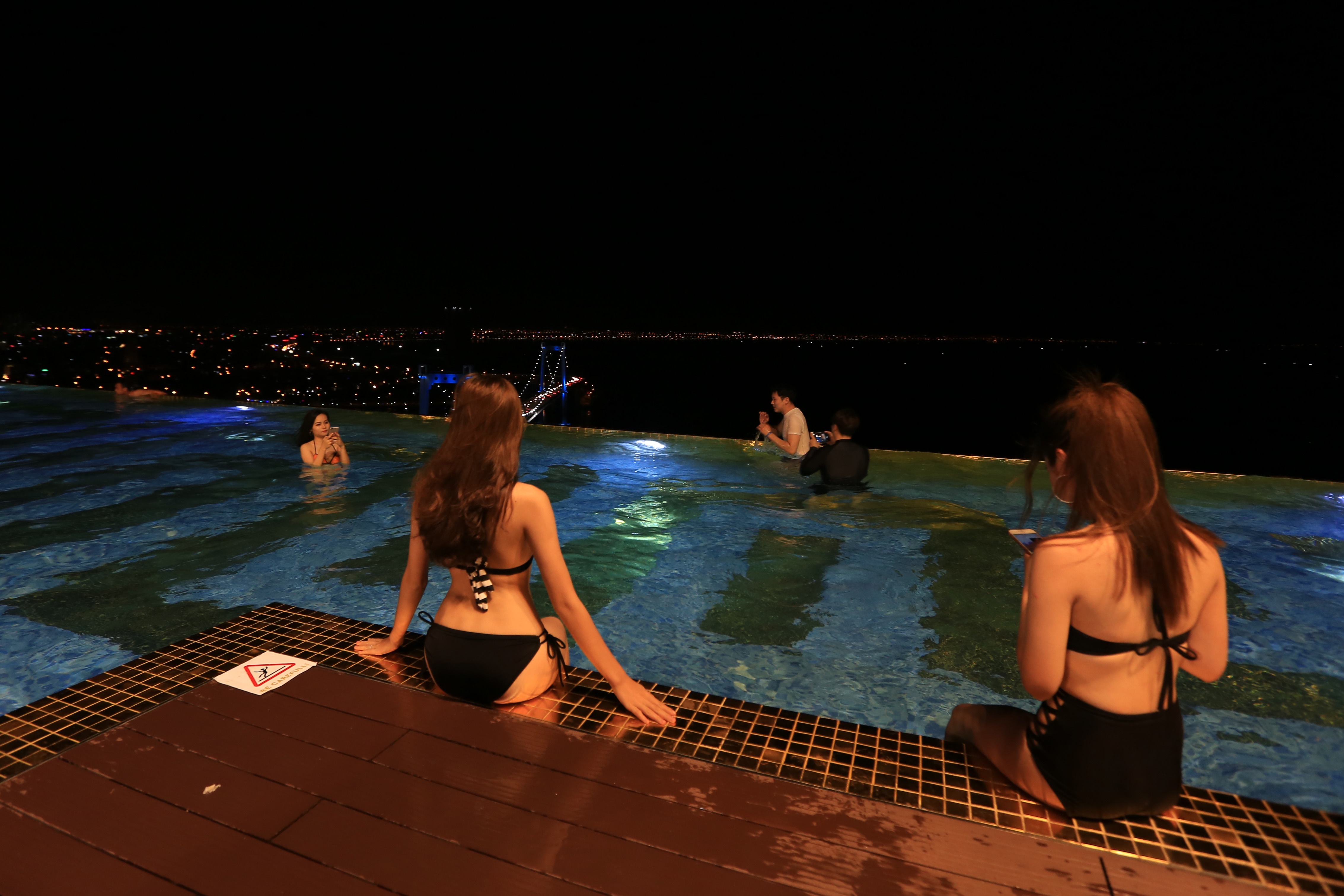 Đội Pháp trình diễn pháo hoa tại Đà Nẵng ảnh 2 Doi Phap trinh dien phao hoa tai Da Nang anh 2