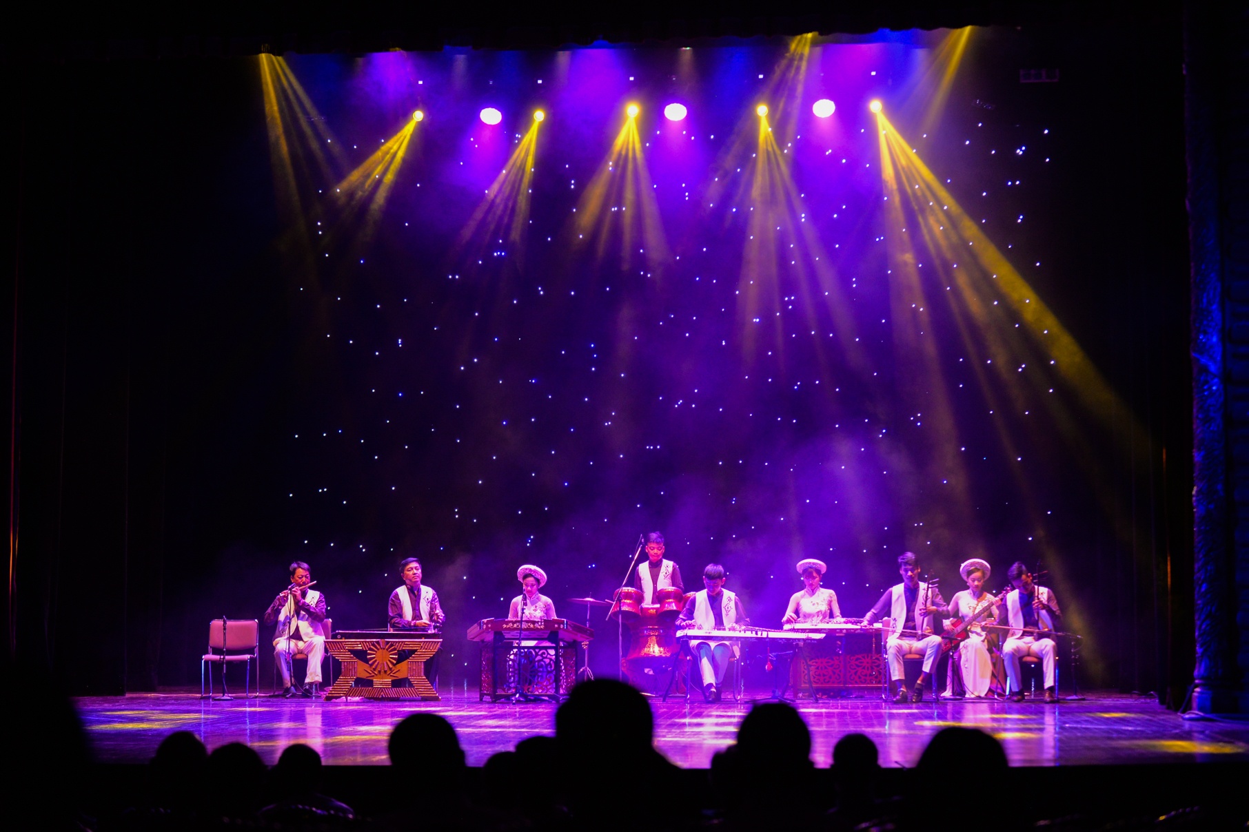 tham quan Nha hat Lon anh 14