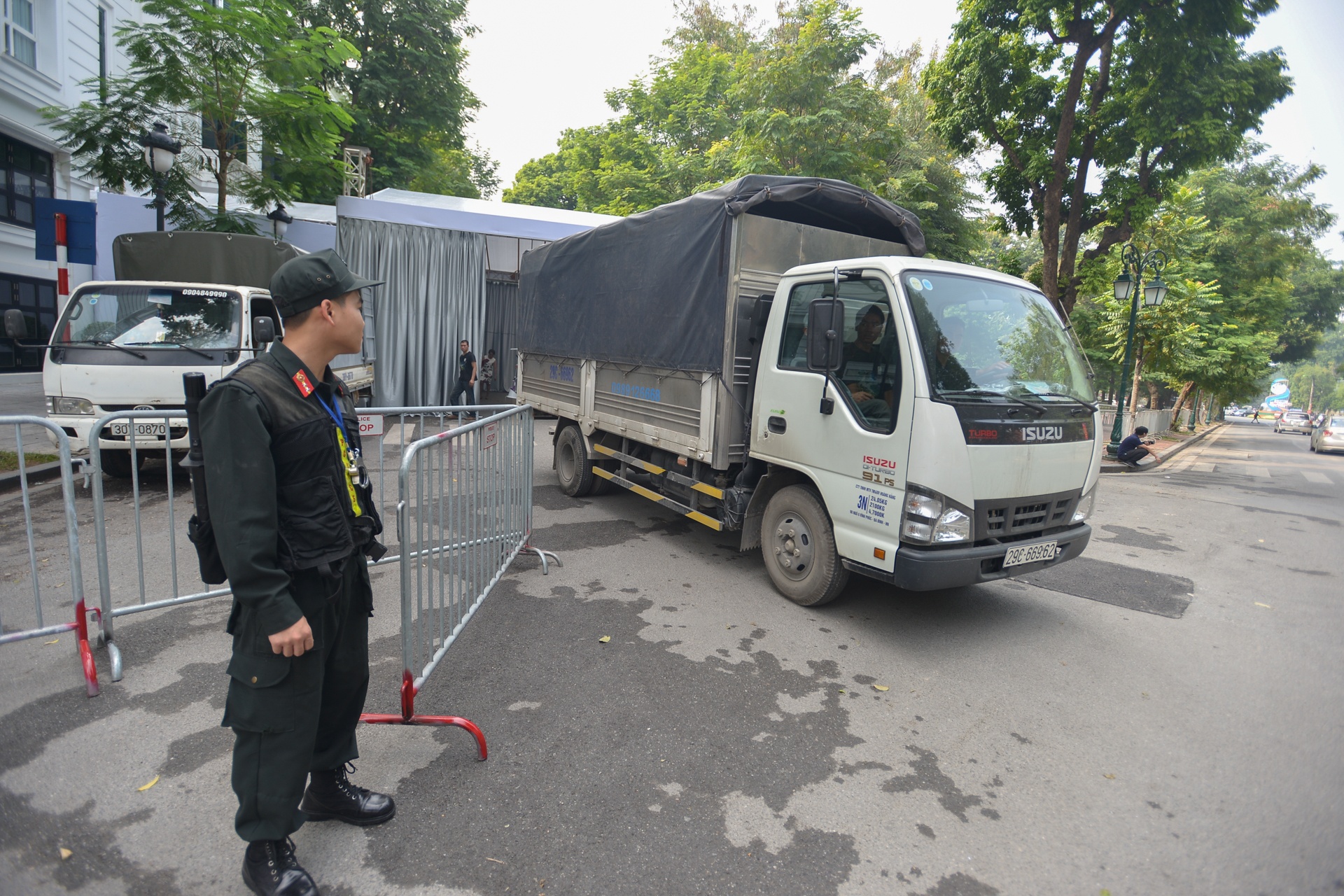 Trung tam Ha Noi that chat an ninh don Tong thong Trump hinh anh