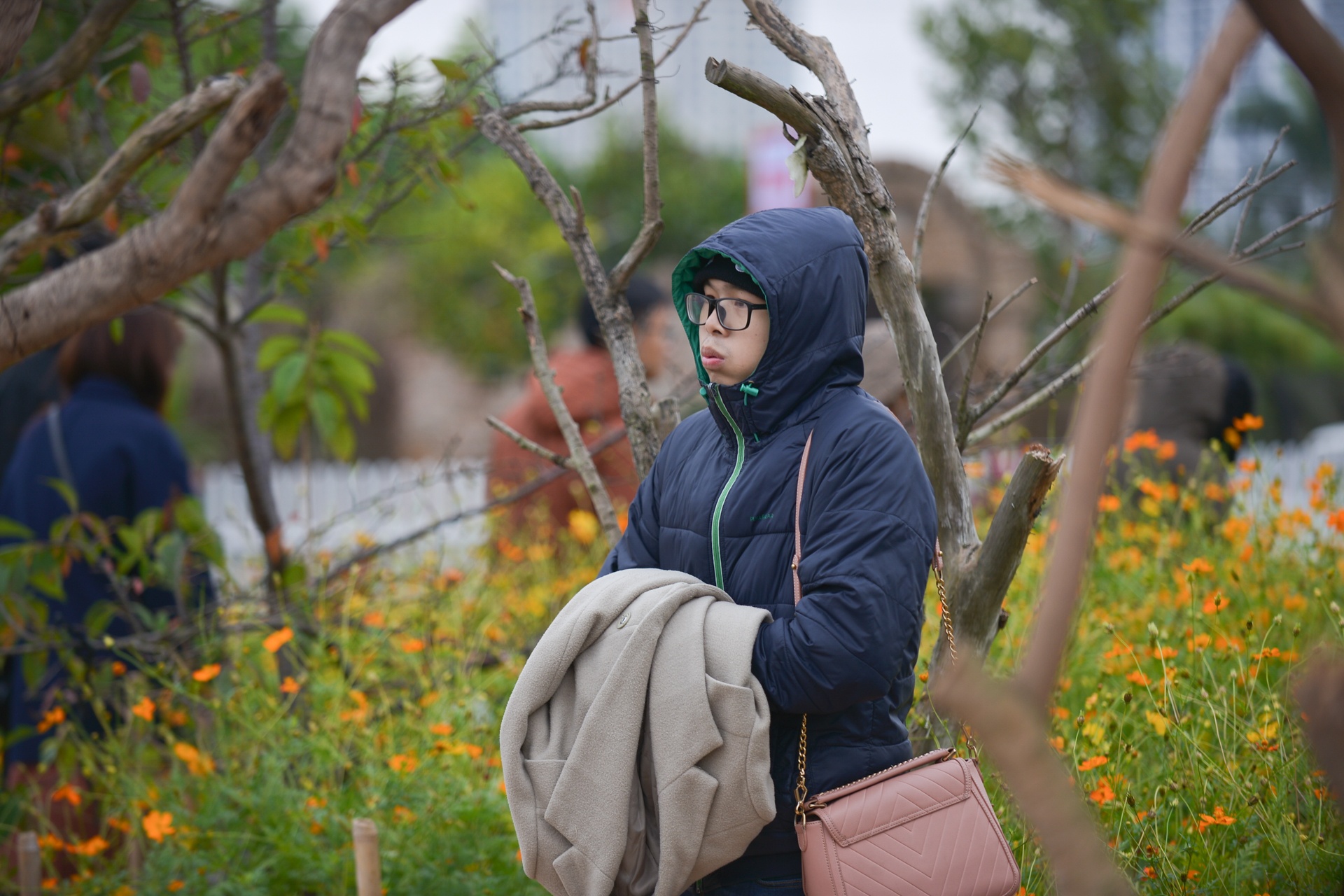 gioi tre Ha Noi chup anh voi cuc hoa mi anh 10