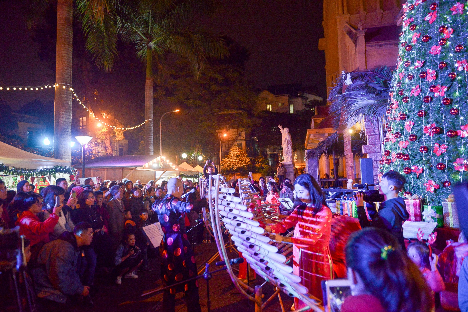 Hoi cho giang sinh theo phong cach Duc lan dau tien to chuc tai Ha Noi anh 6