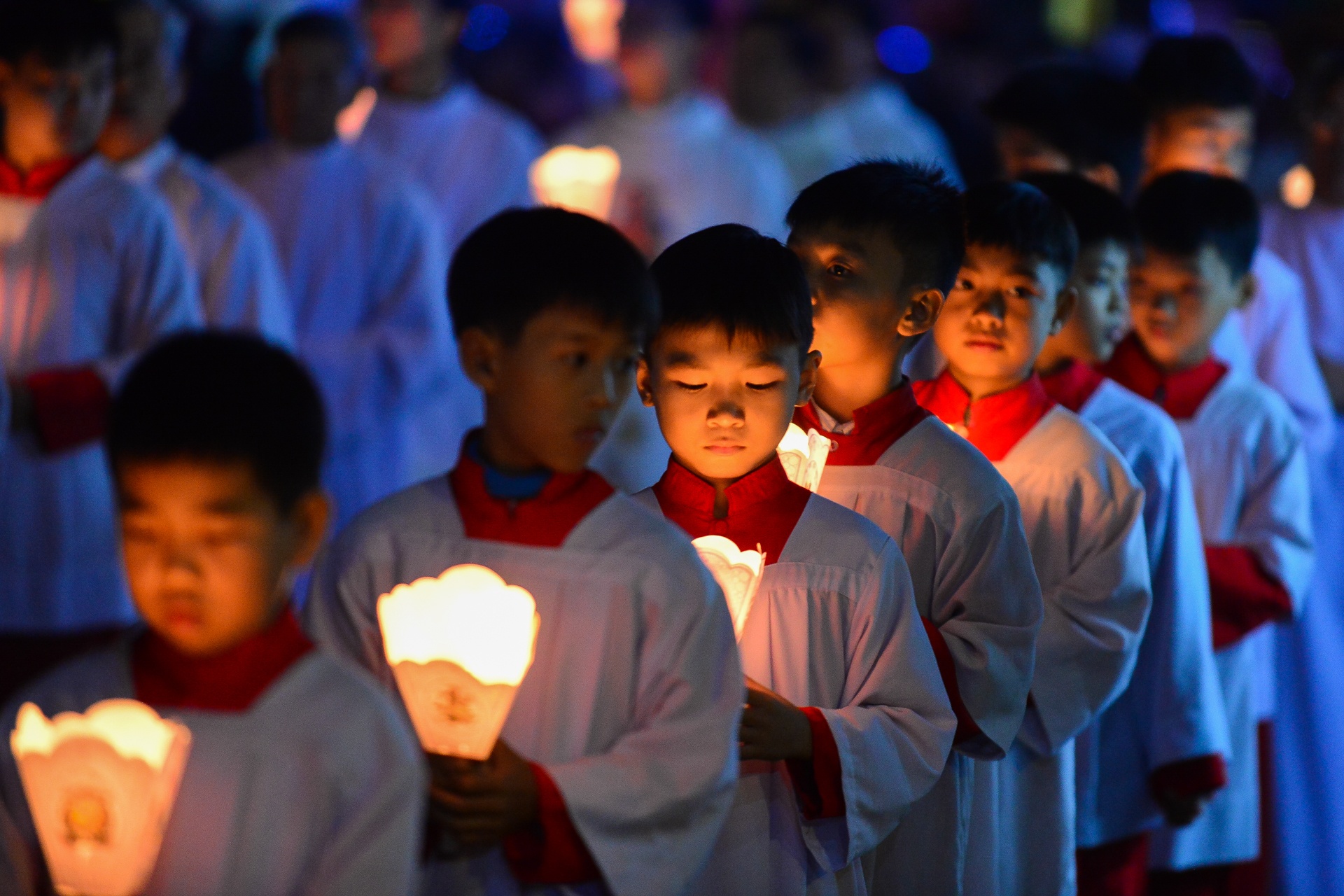 Hang nghin nguoi ruoc tuong Chua Hai Dong dem Giang sinh hinh anh
