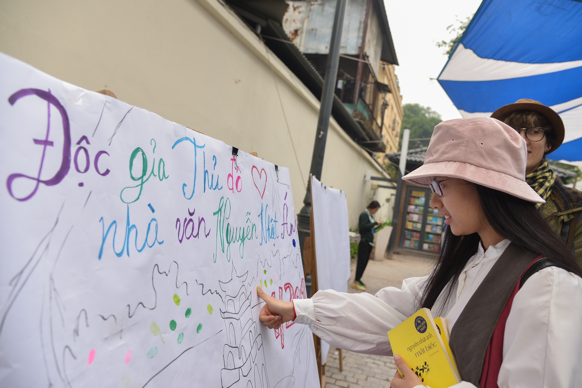 Nha van Nguyen Nhat Anh ky tang sach anh 13