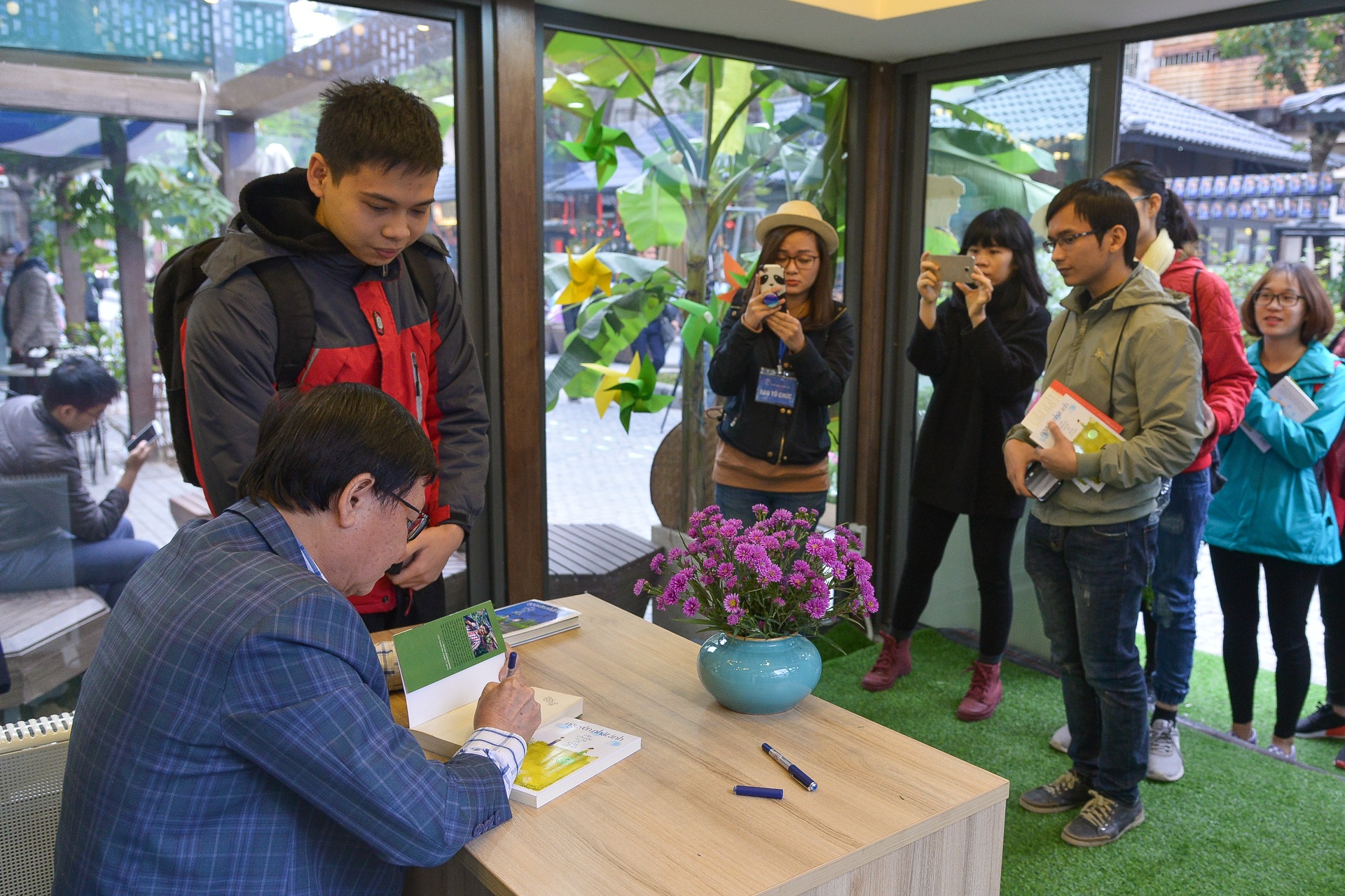 Nha van Nguyen Nhat Anh ky tang sach anh 14