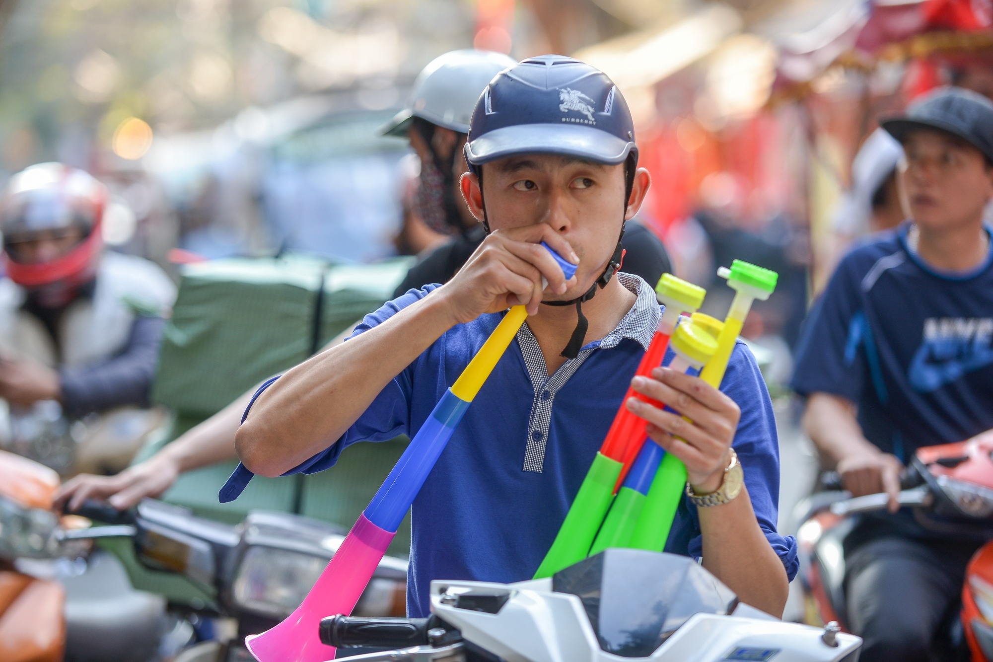 nguoi dan mua co do sao vang co vu U23 anh 12