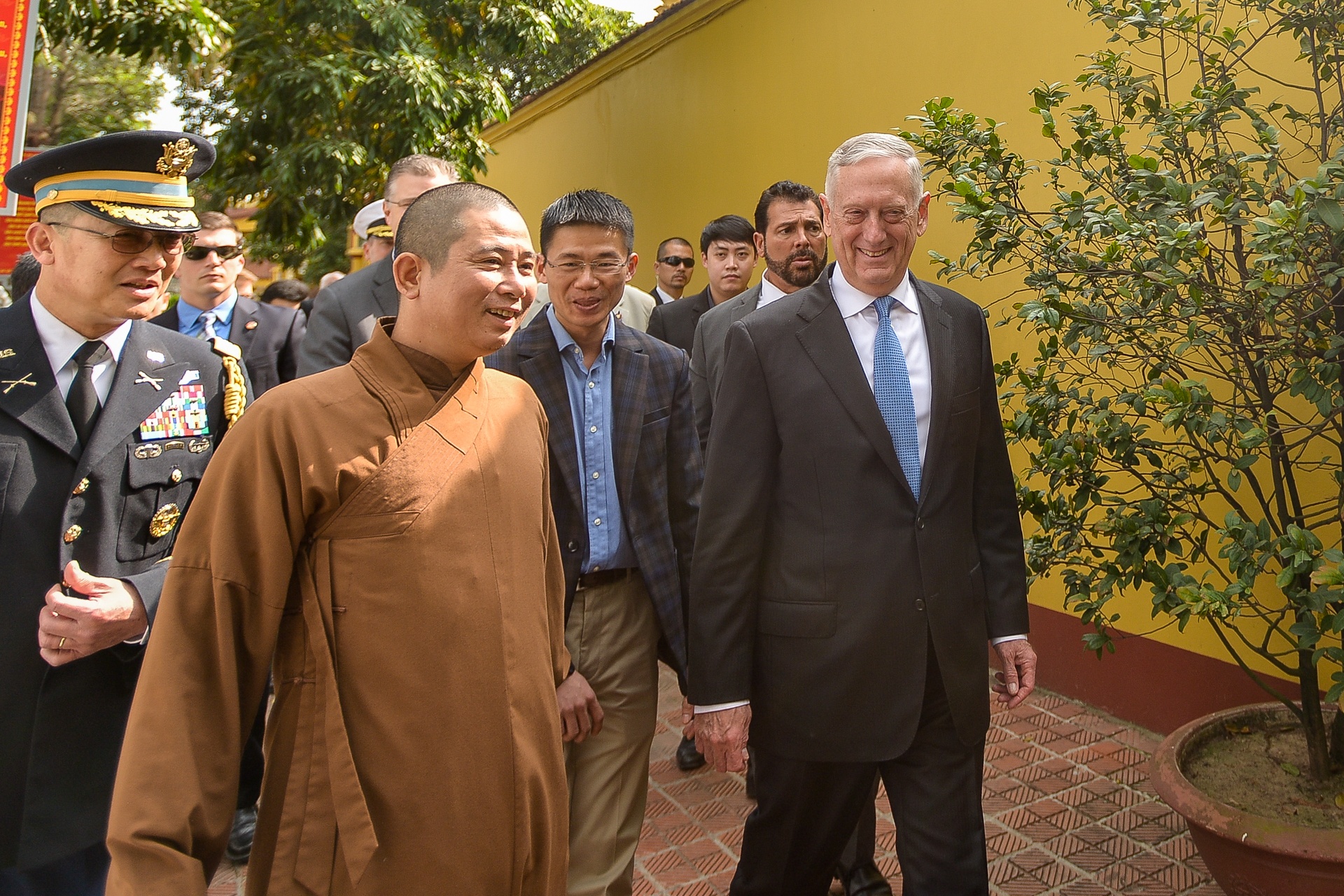 Bo truong Quoc phong My James Mattis tham chua Tran Quoc anh 2