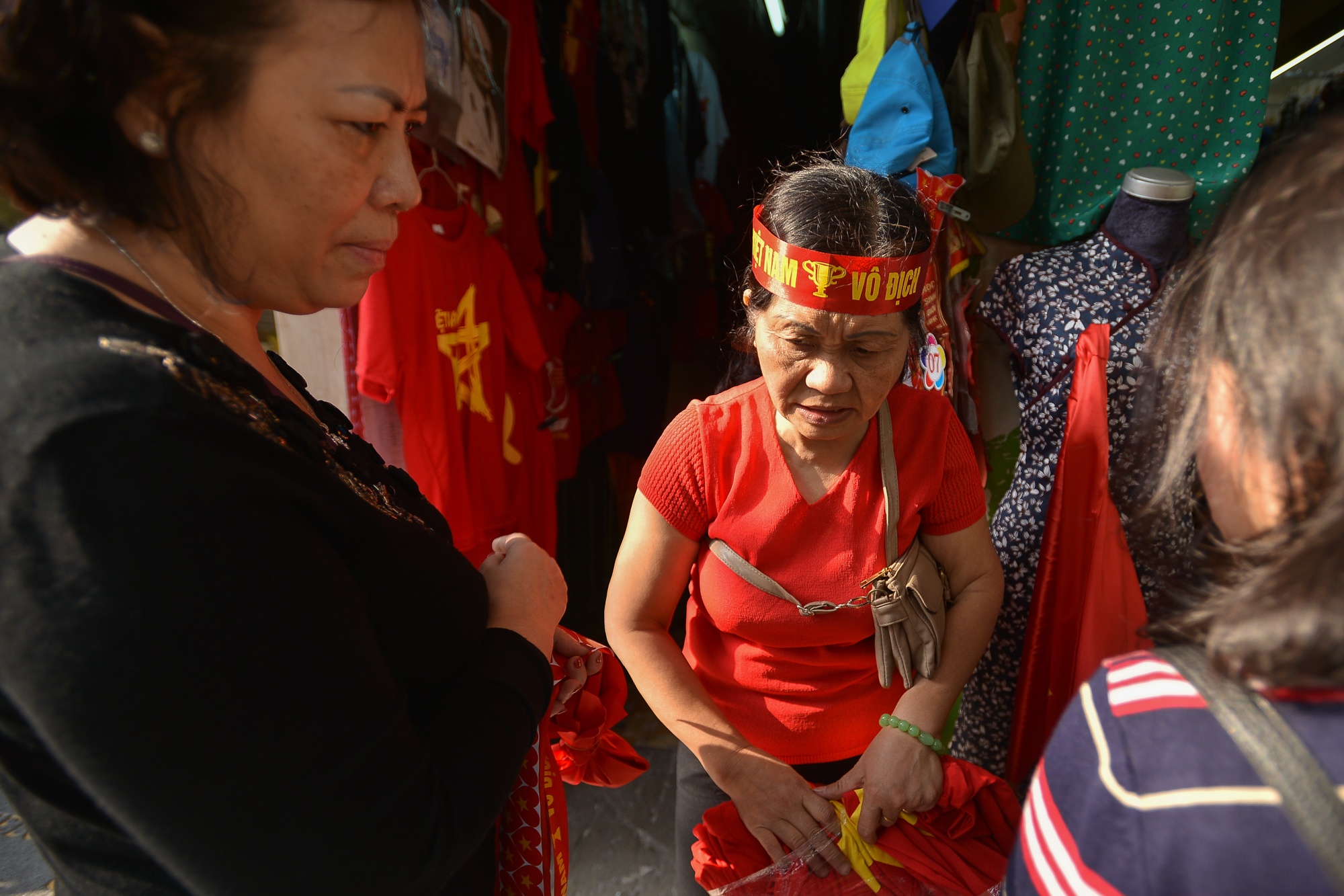 nguoi dan mua co do sao vang co vu U23 anh 7