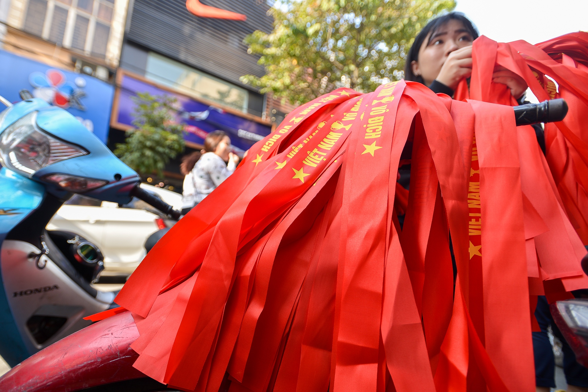 nguoi dan mua co do sao vang co vu U23 anh 8