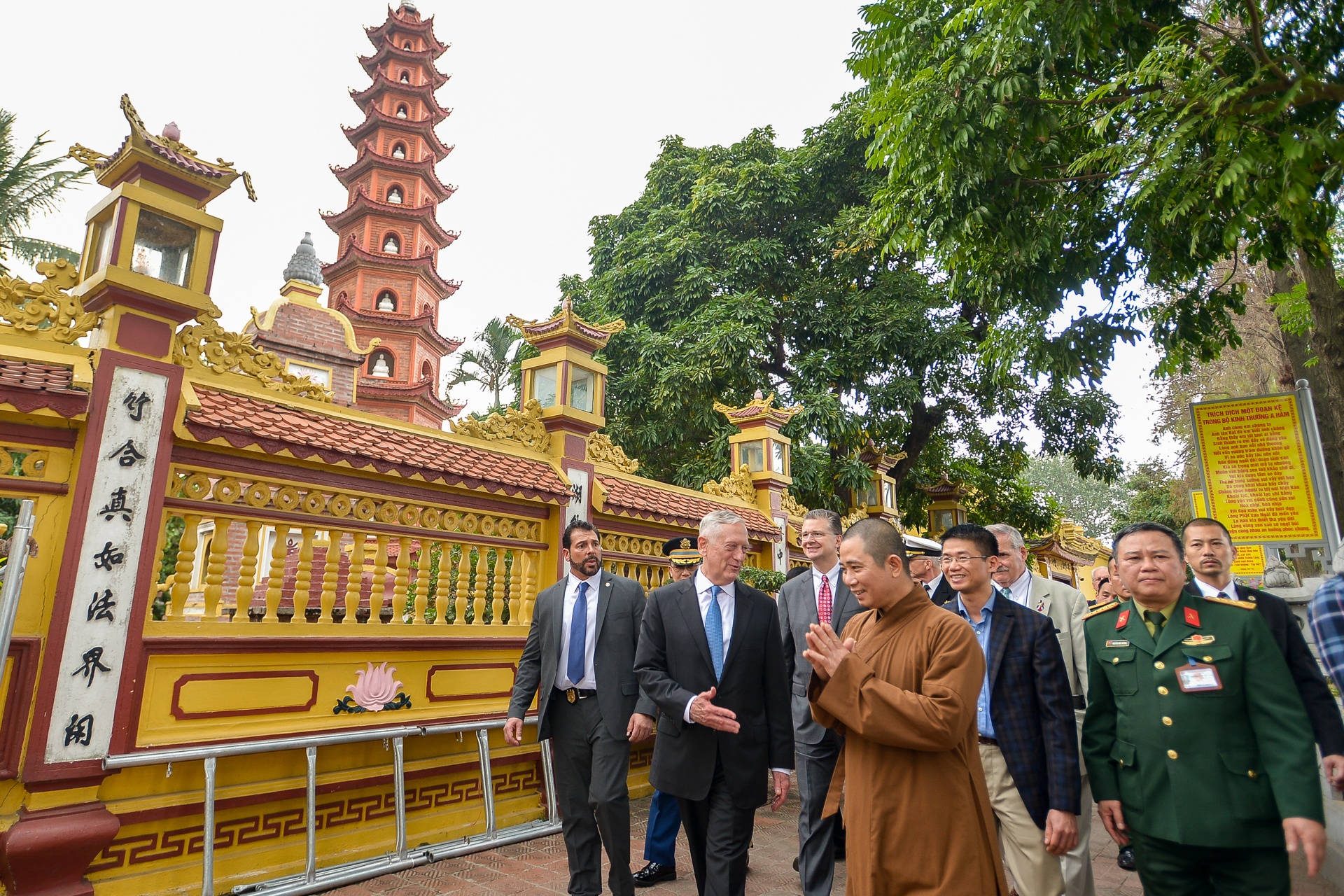 Bo truong Quoc phong My James Mattis tham chua Tran Quoc anh 8