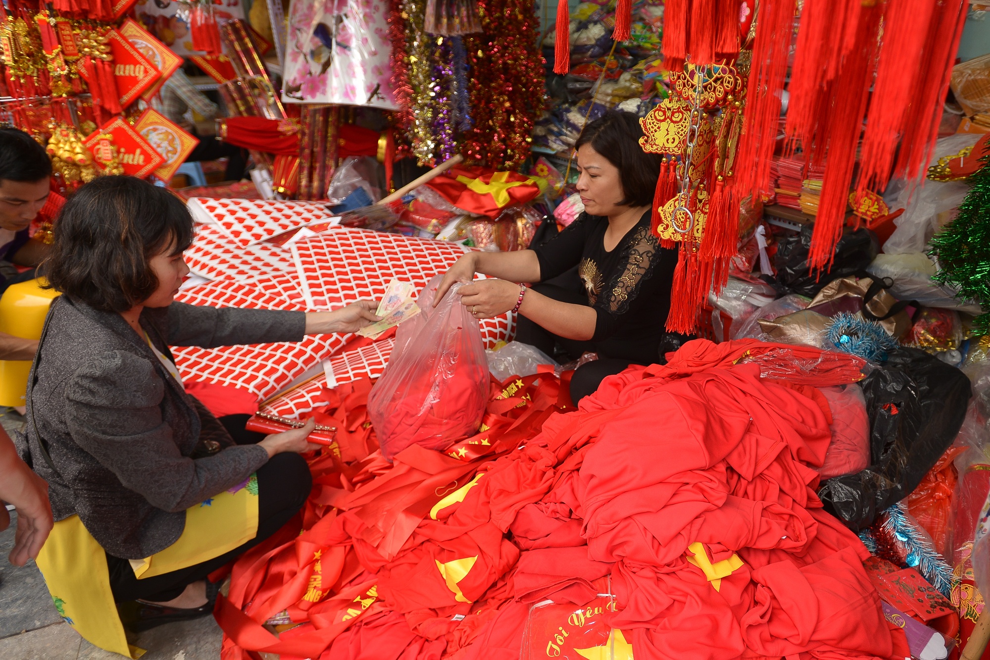 nguoi dan mua co do sao vang co vu U23 anh 10