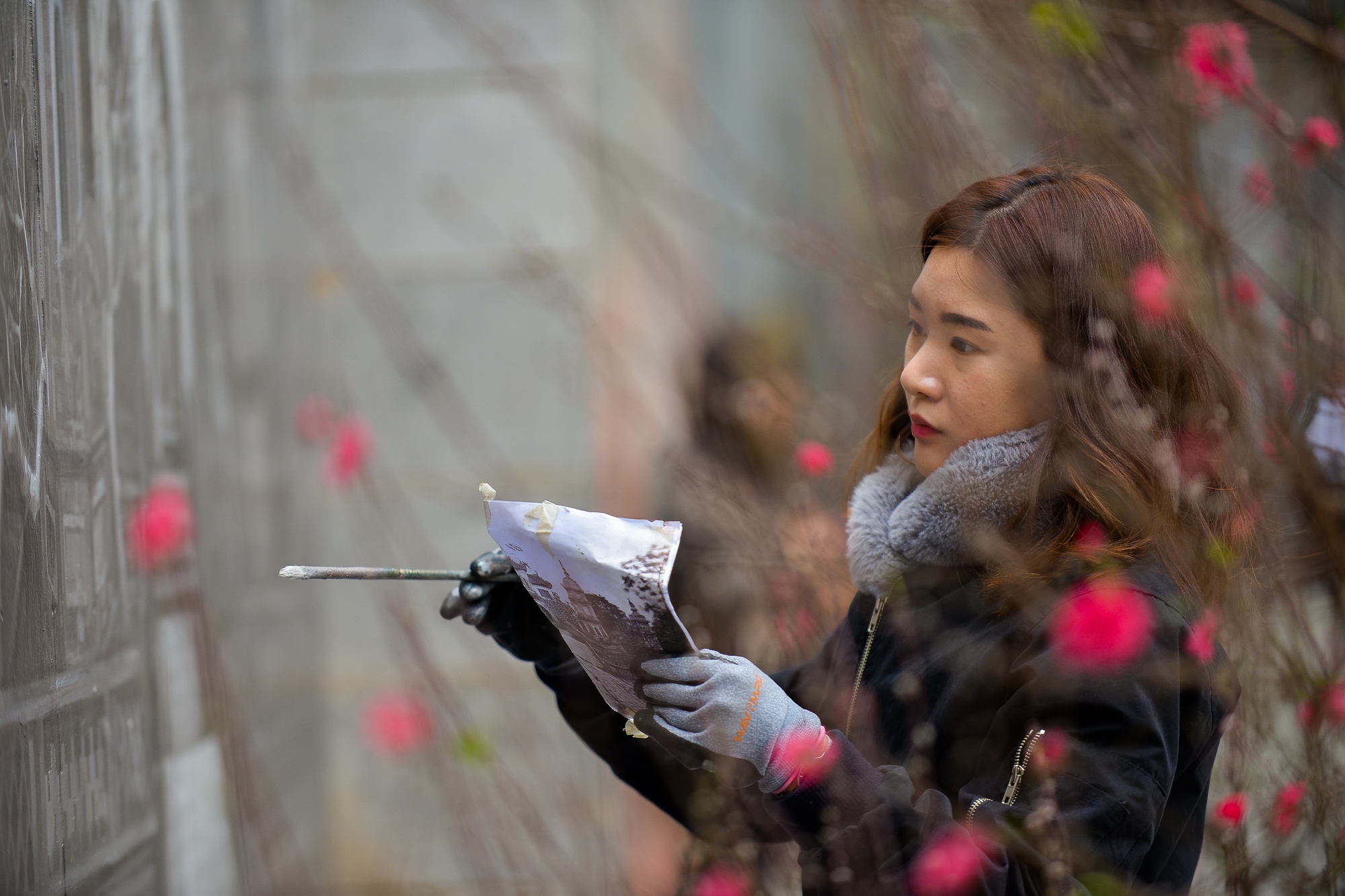 Bich hoa tren duong Phung Hung anh 7