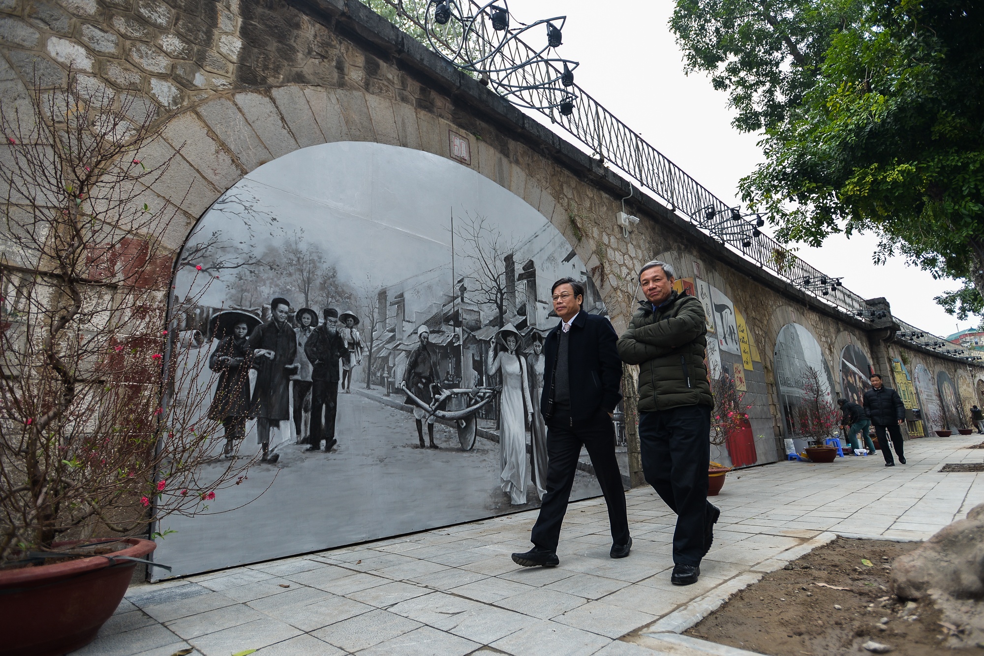 Pho bich hoa Phung Hung hoan thanh nhung buc ve cuoi cung hinh anh