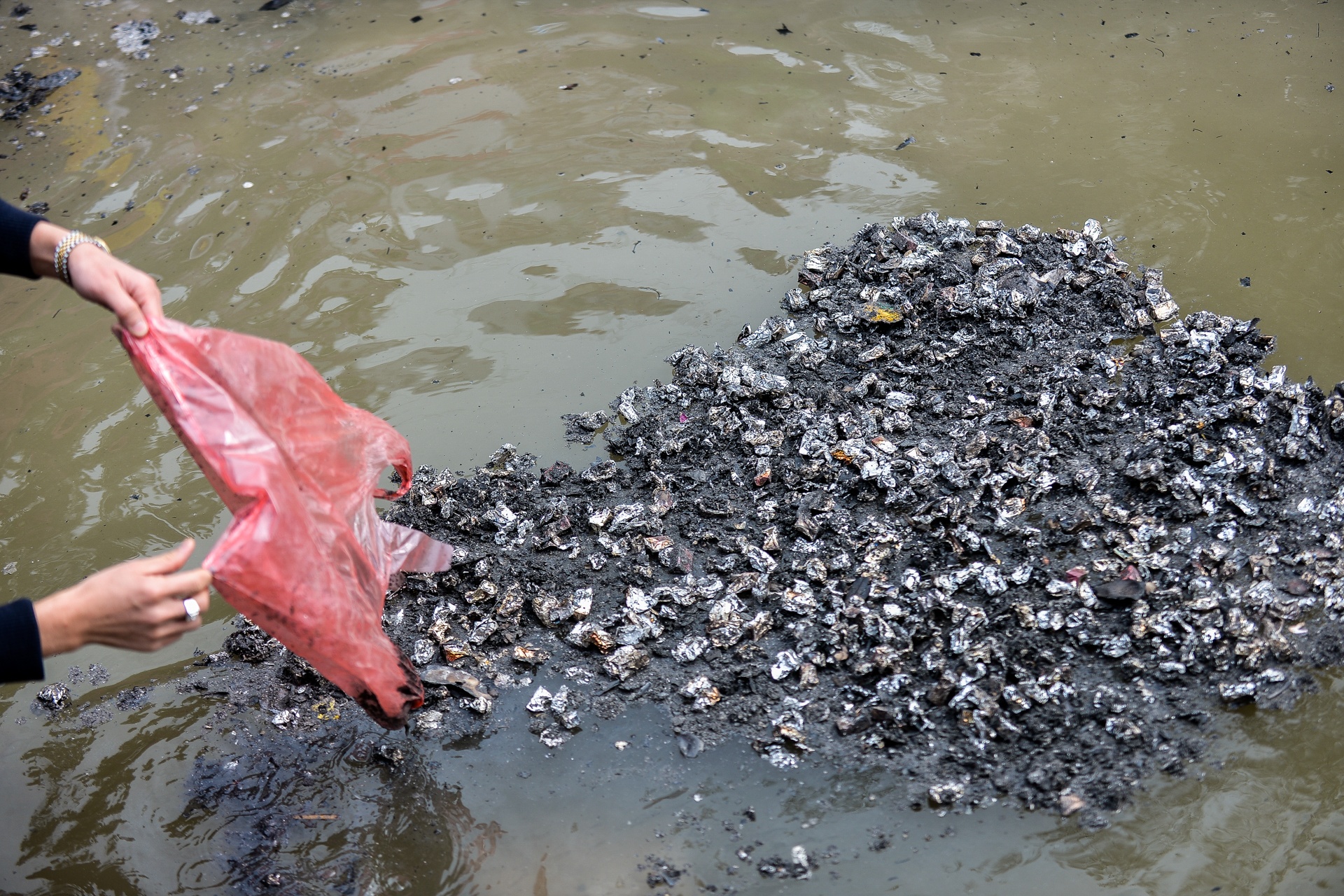 thu gom rac thai ngay tet ong cong ong tao anh 12