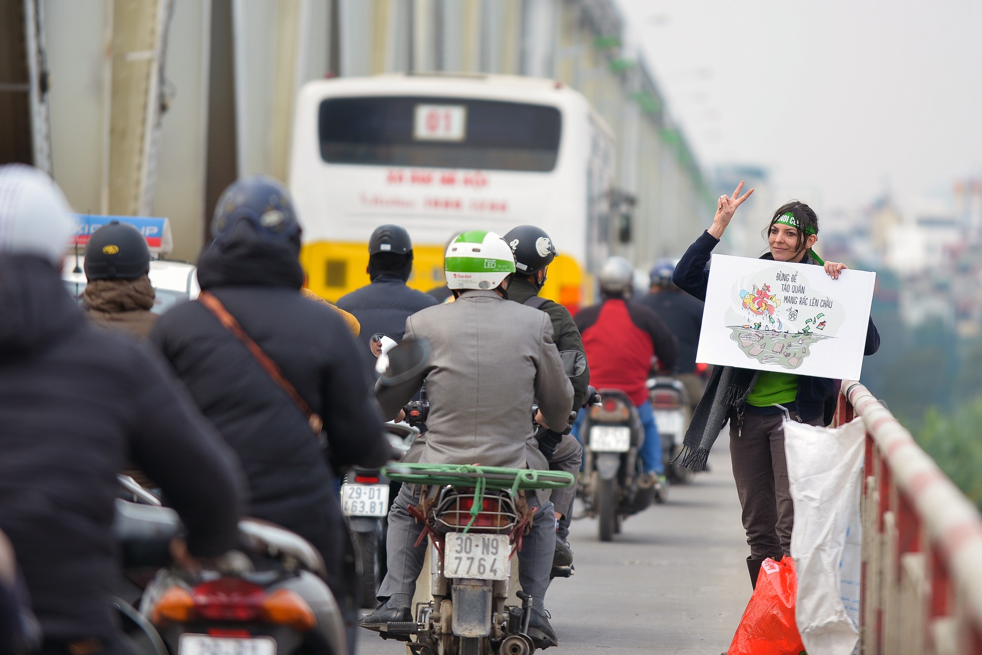 thu gom rac thai ngay tet ong cong ong tao anh 1