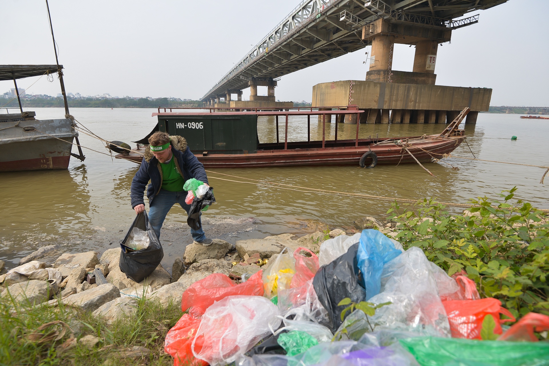 thu gom rac thai ngay tet ong cong ong tao anh 4