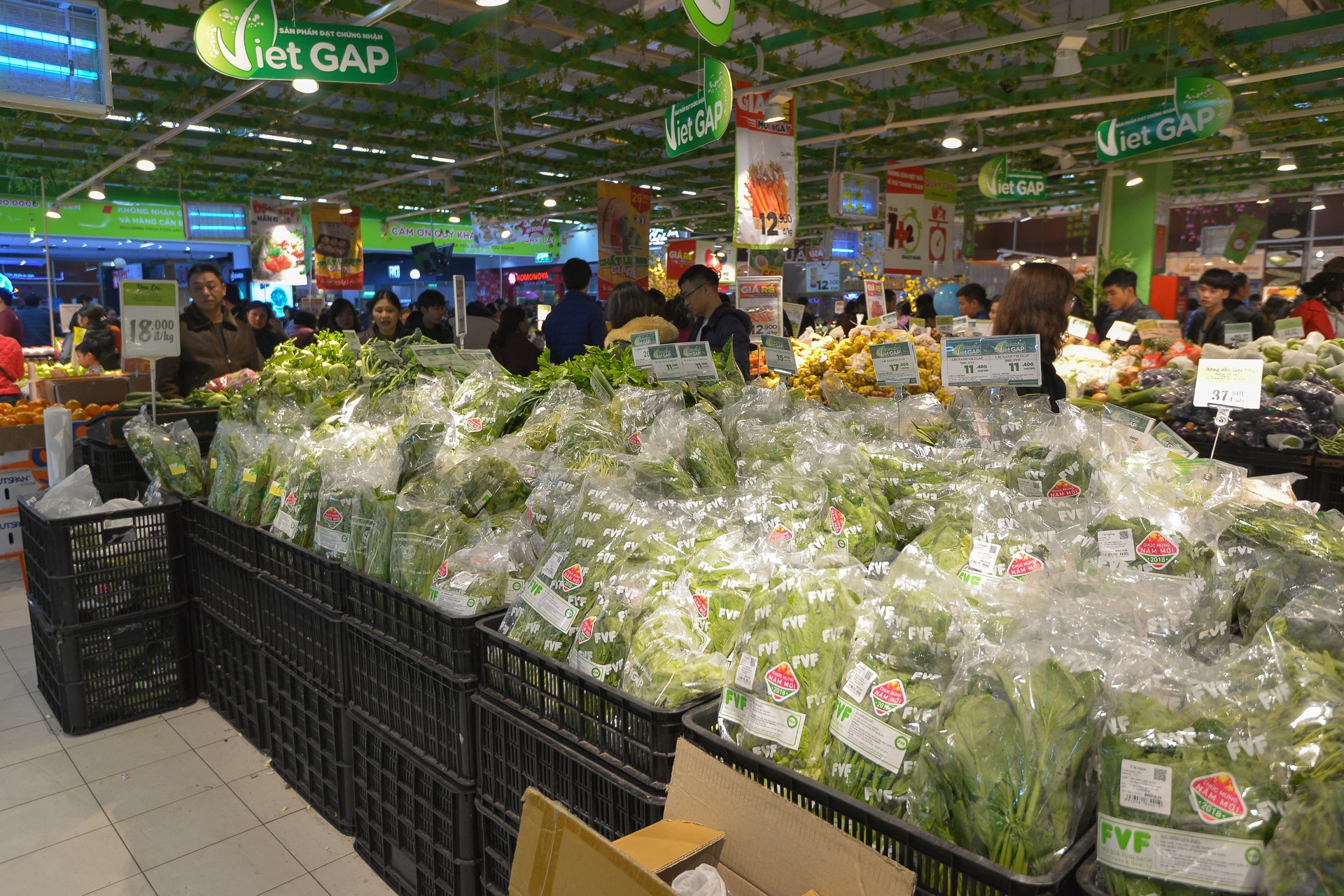 nguoi dan do xo mua sam dip tet anh 14