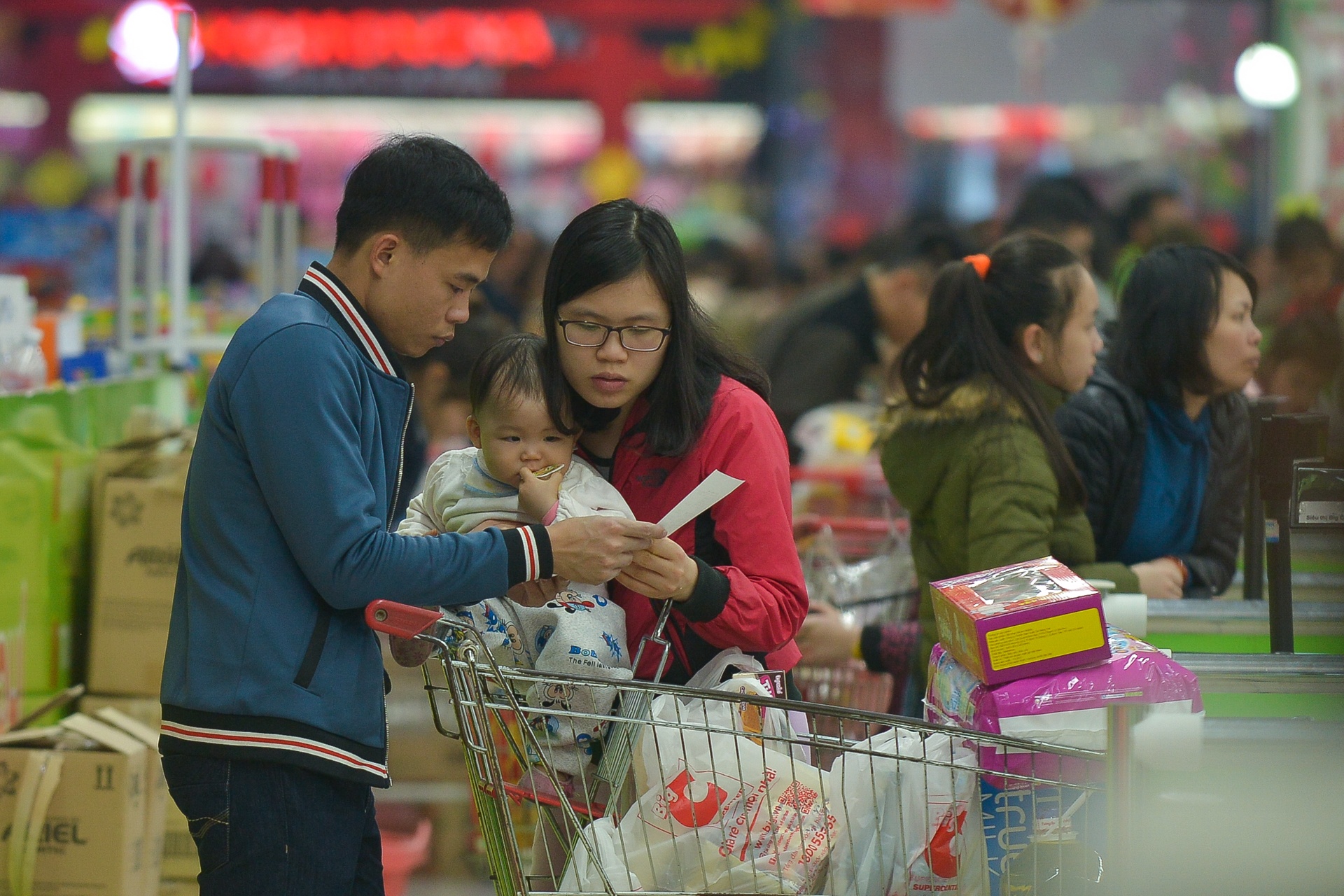 Chen chan sam do Tet ngay cuoi nam hinh anh