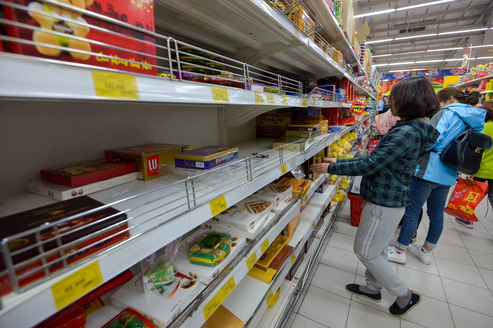 nguoi dan do xo mua sam dip tet anh 7