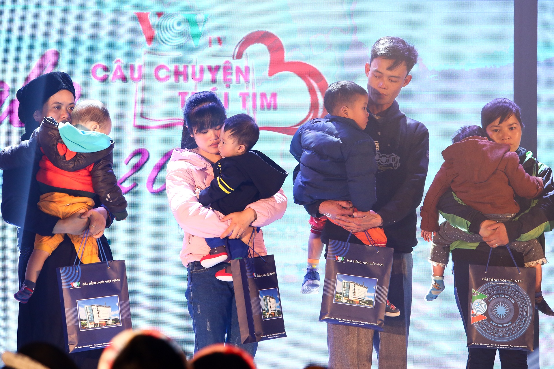 Gan 100 em nho duoc chua benh sau 2 nam phat song ‘Cau chuyen trai tim’ anh 6