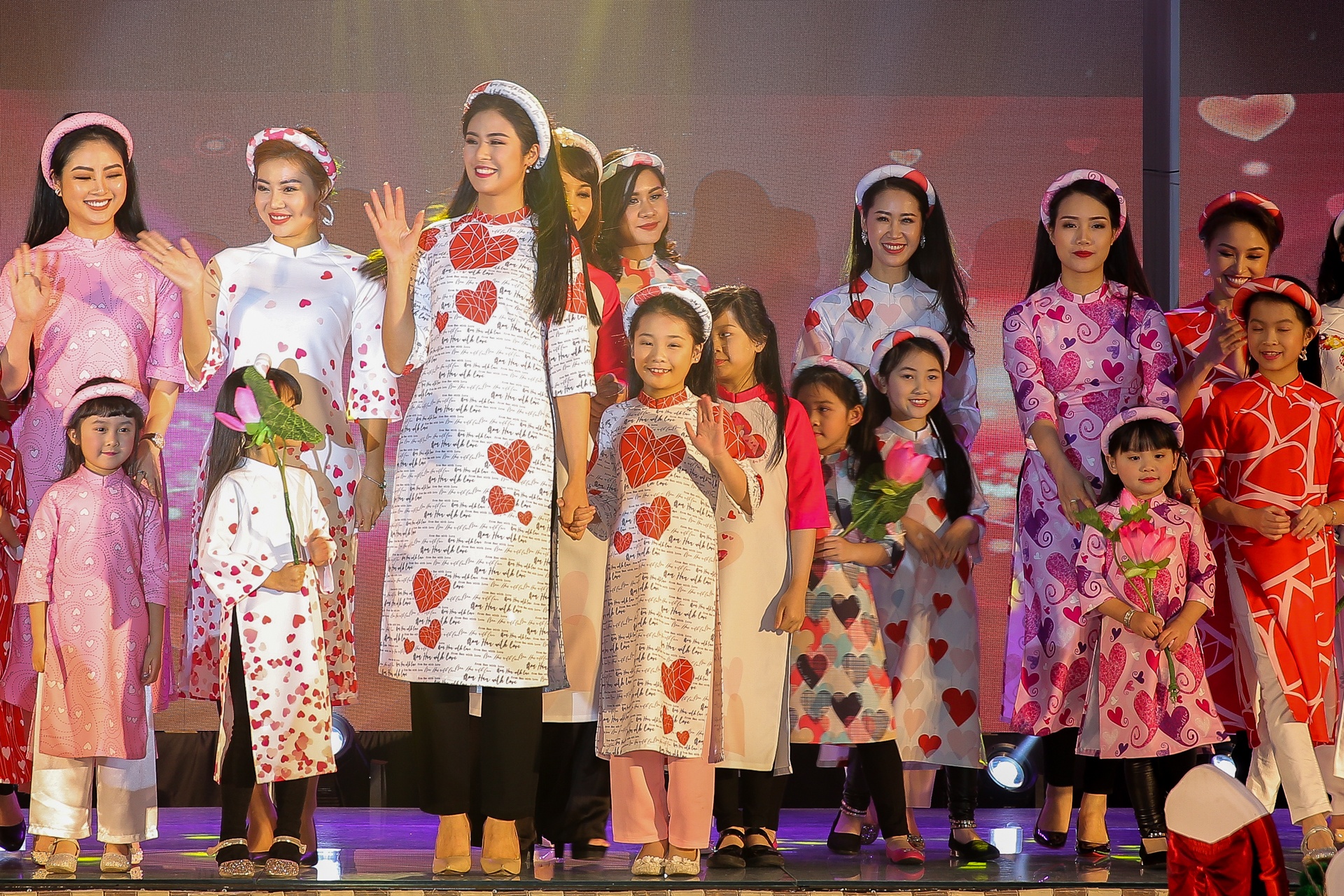 Gan 100 em nho duoc chua benh sau 2 nam phat song ‘Cau chuyen trai tim’ anh 8