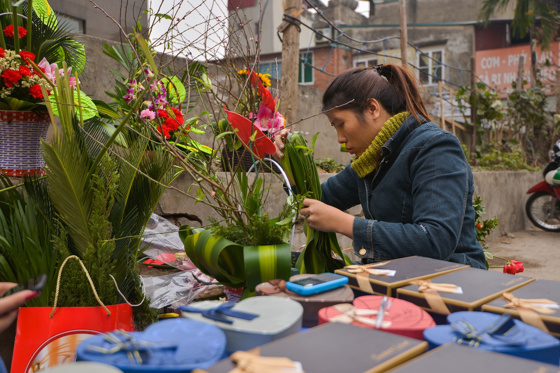 cua hang ban socola vang ve truoc ngay le anh 12