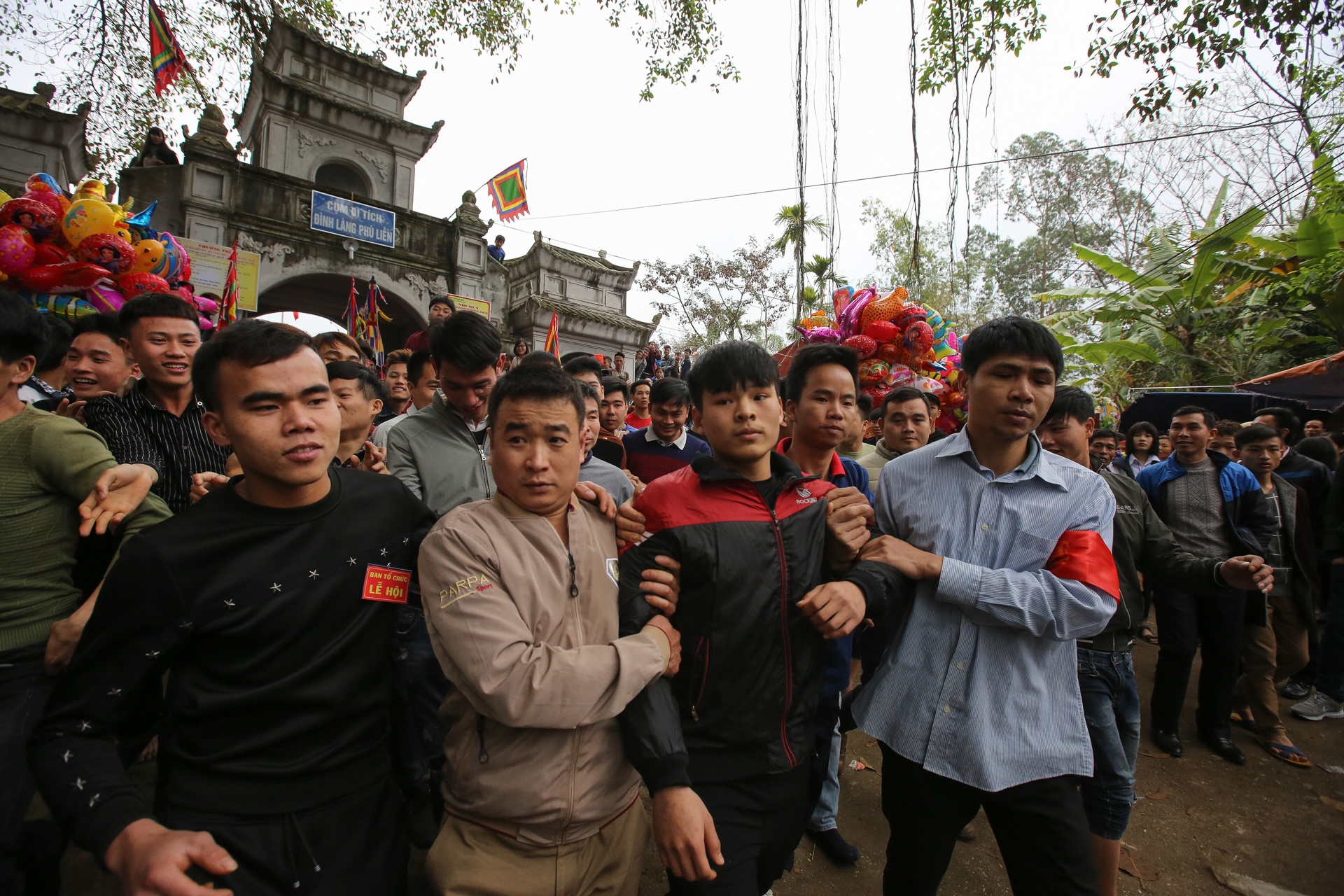 cuop chieu hoi duc but anh 2